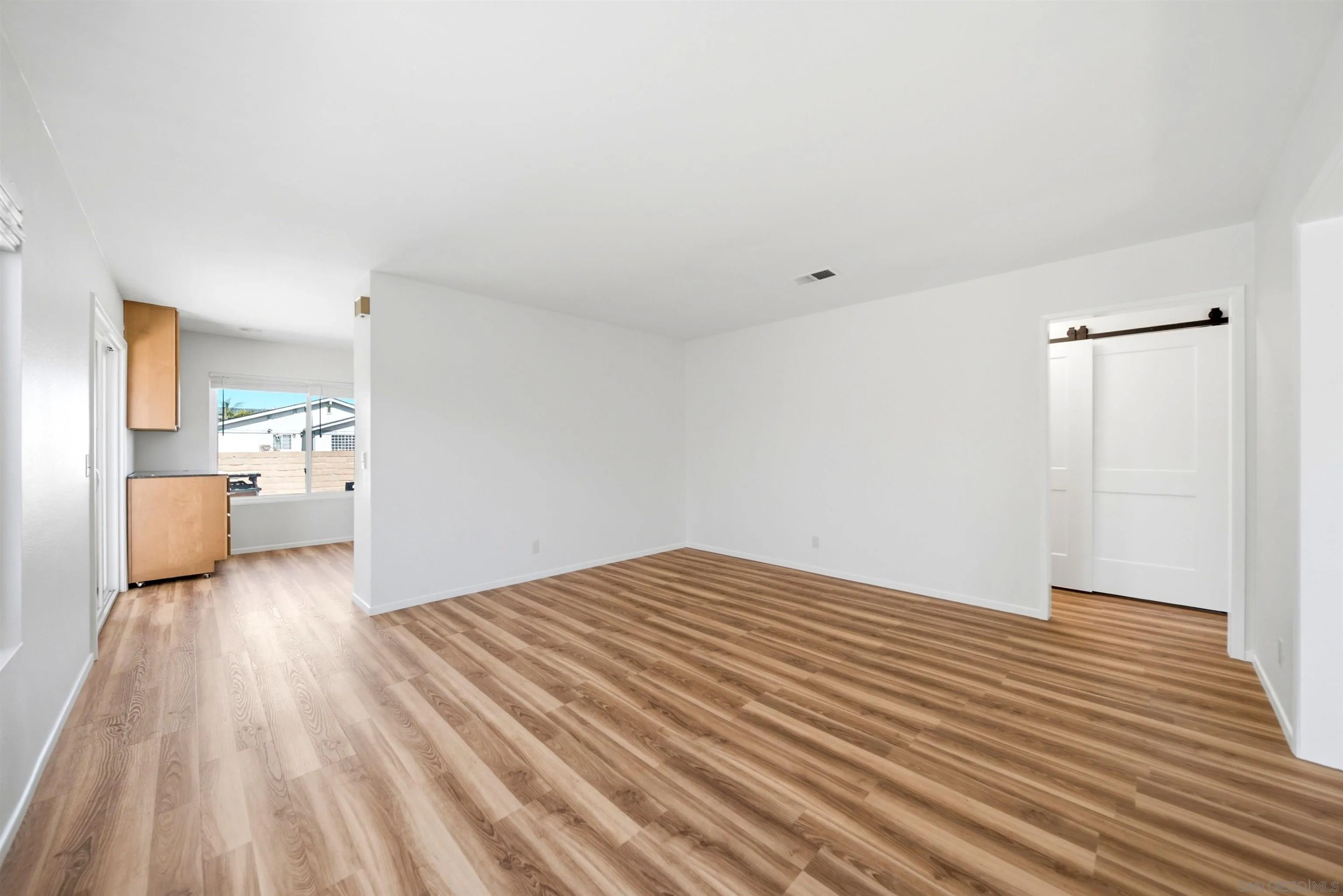 https://cdn.realtyfeed.com/cdn/127/260014821/6eb2856ff1c3cb2af928a2f5d00e1451.webp