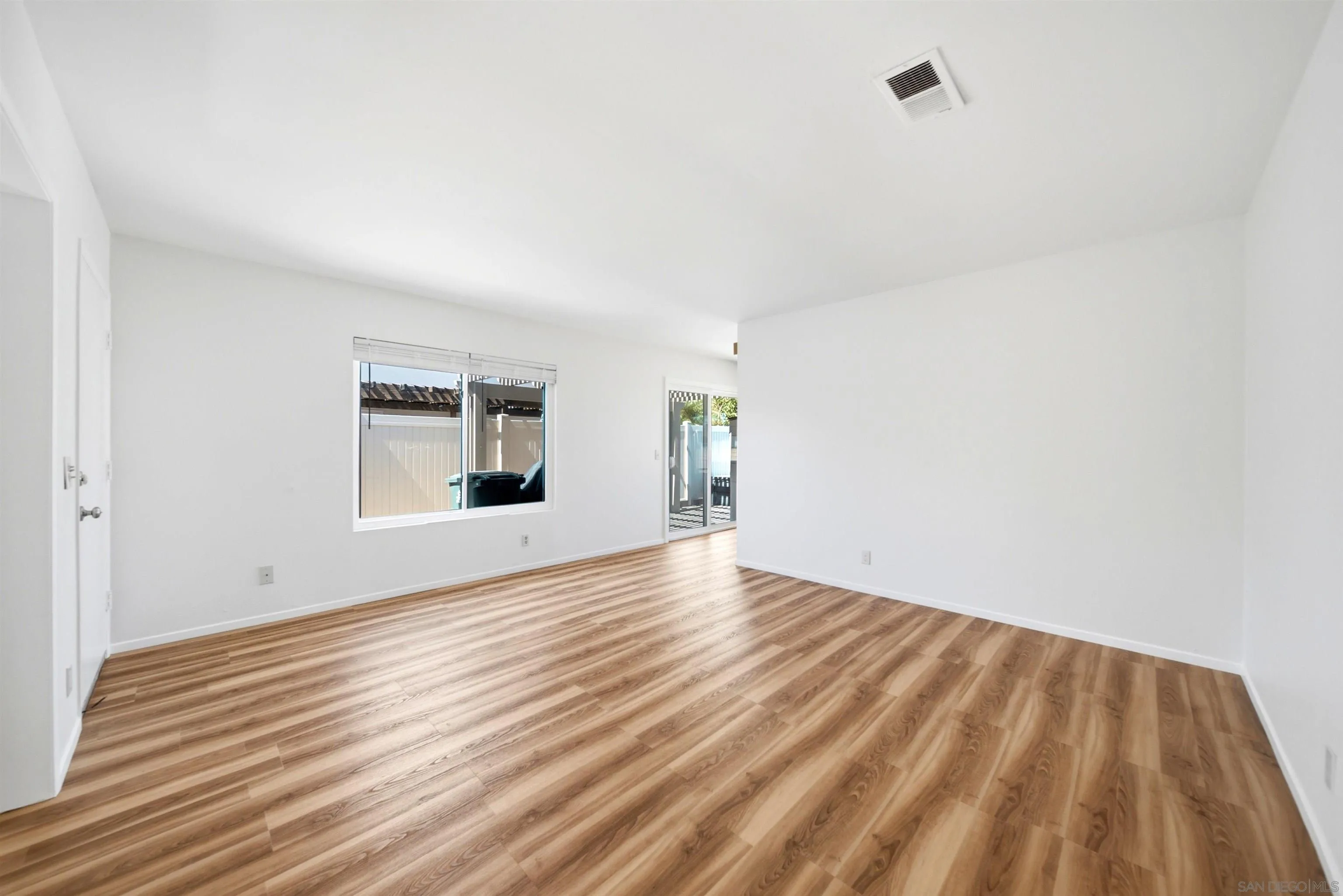 https://cdn.realtyfeed.com/cdn/127/260014821/86fe7ef7c61d90f3356368f8463e5df9.webp