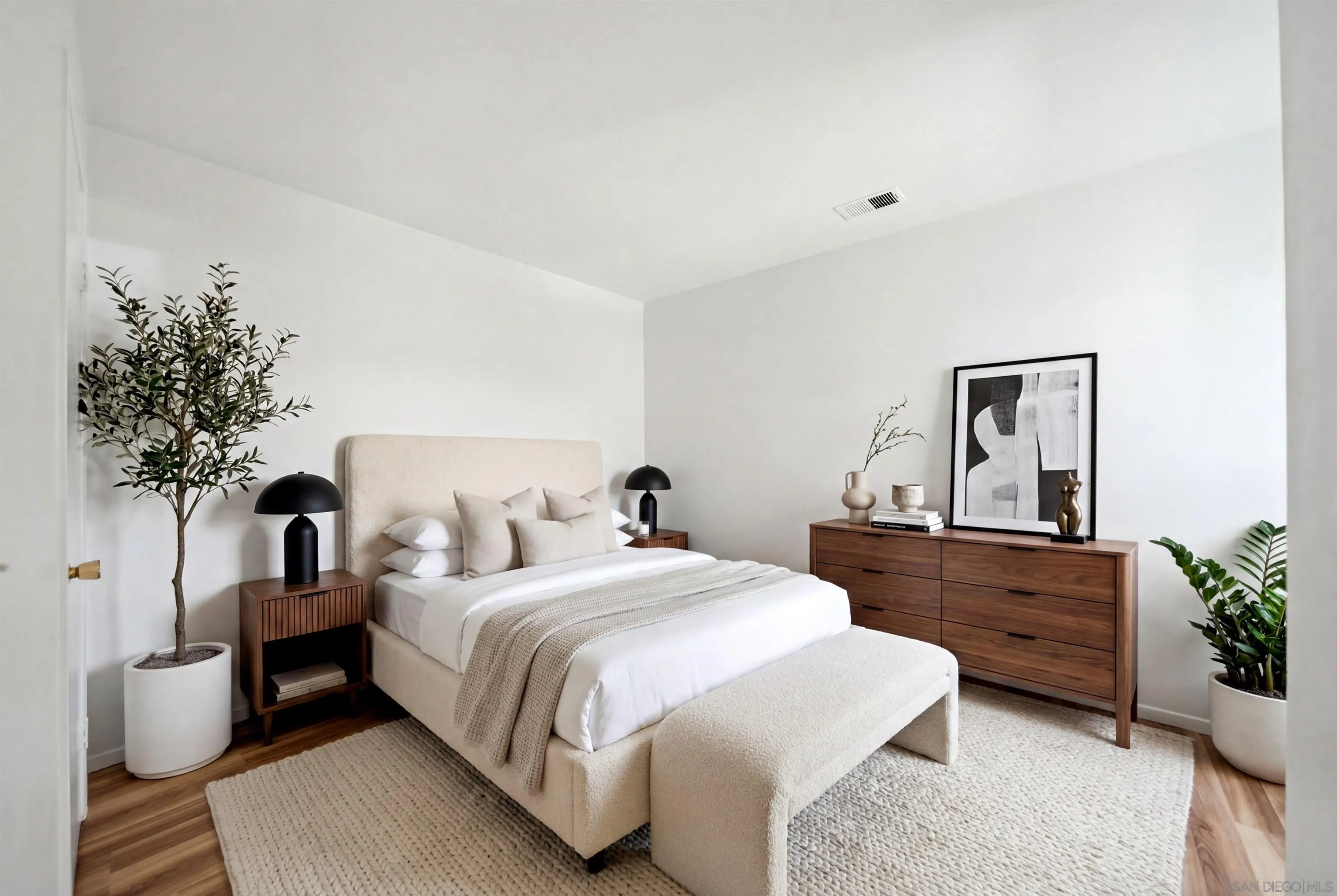 https://cdn.realtyfeed.com/cdn/127/260014821/98036a6c1a72e71655caef885b1863d3.webp