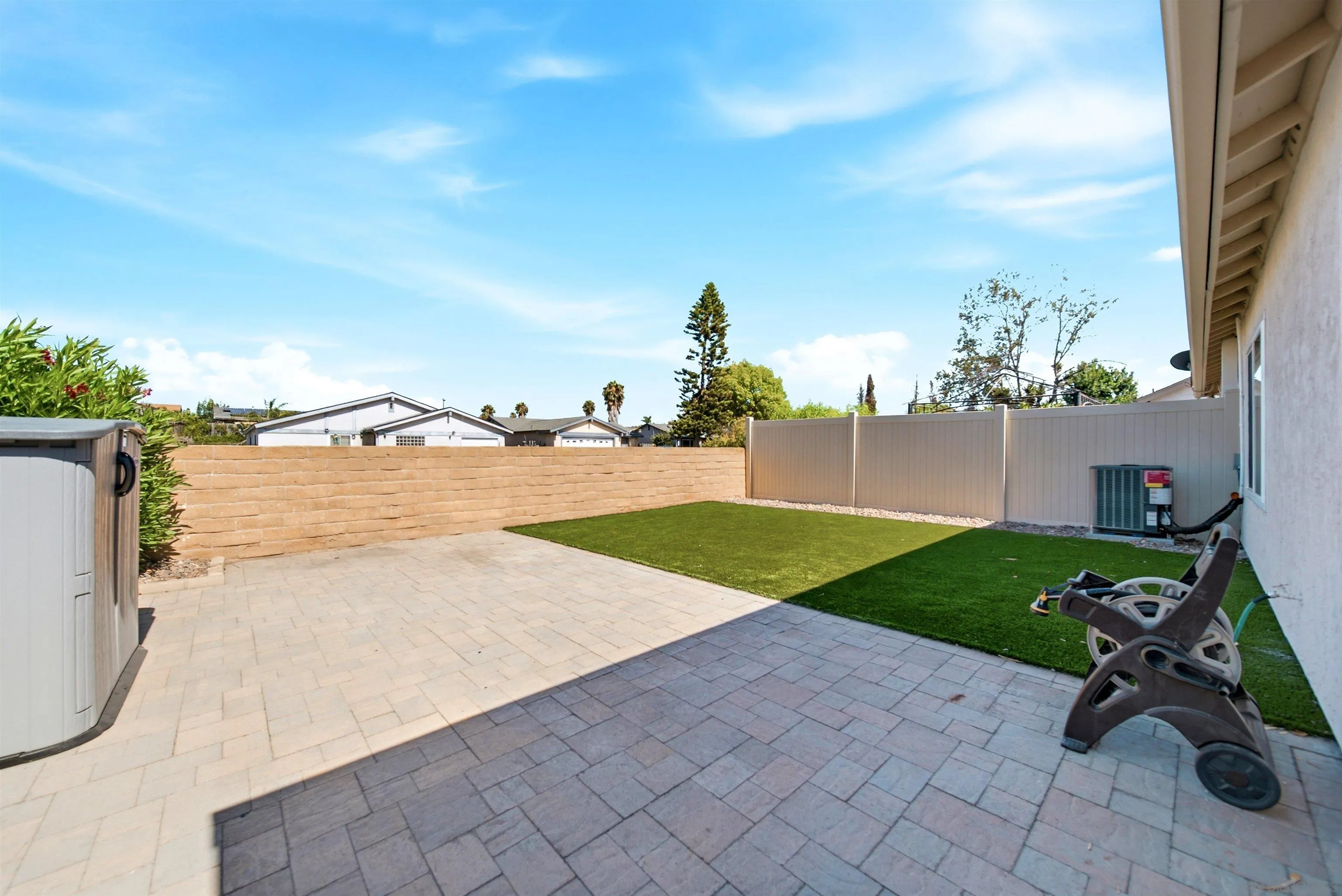 https://cdn.realtyfeed.com/cdn/127/260014821/98ca1fc833e9c406d37e632e36766c30.webp
