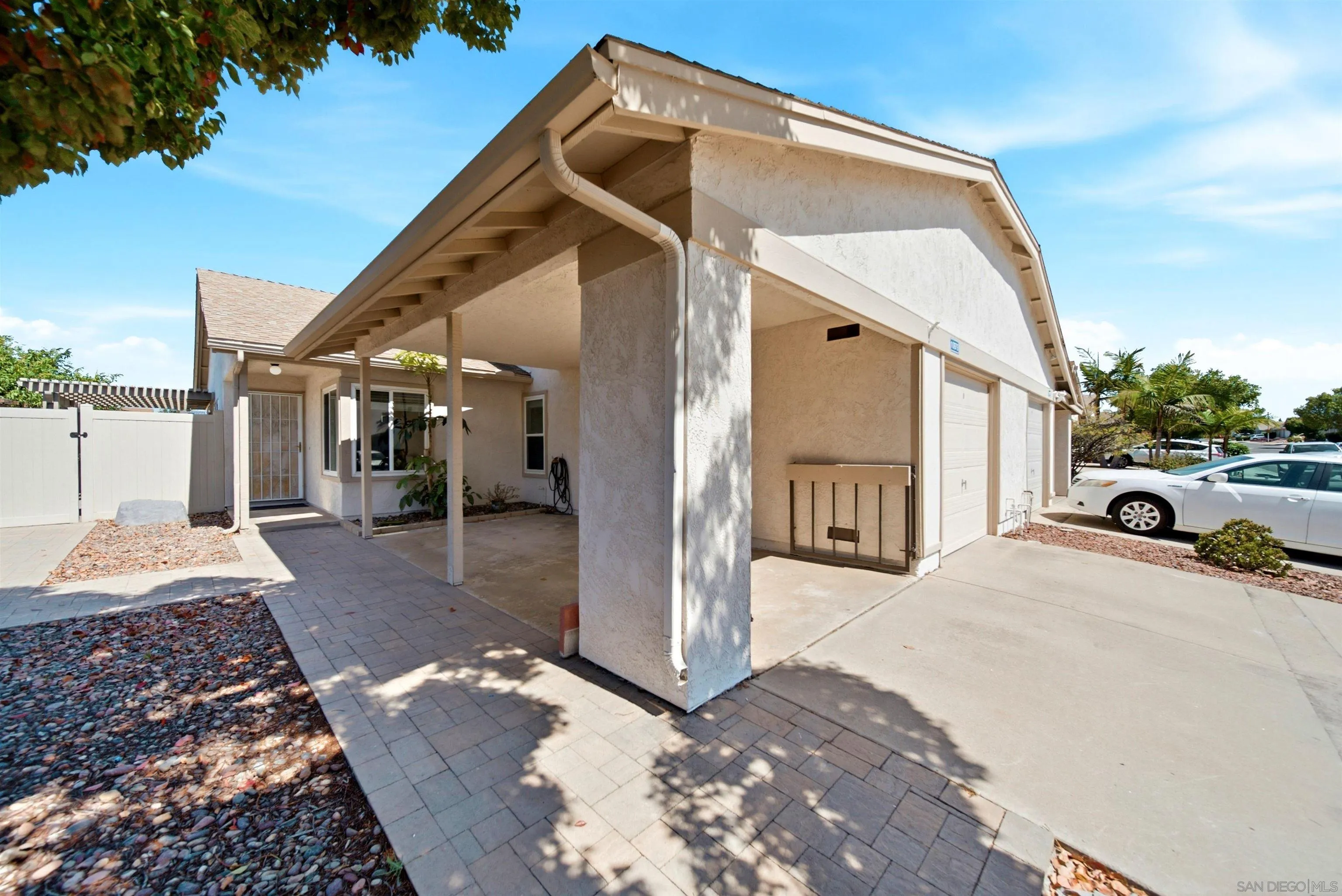 https://cdn.realtyfeed.com/cdn/127/260014821/c0c7dd59d920b877cdd0788b9529c704.webp
