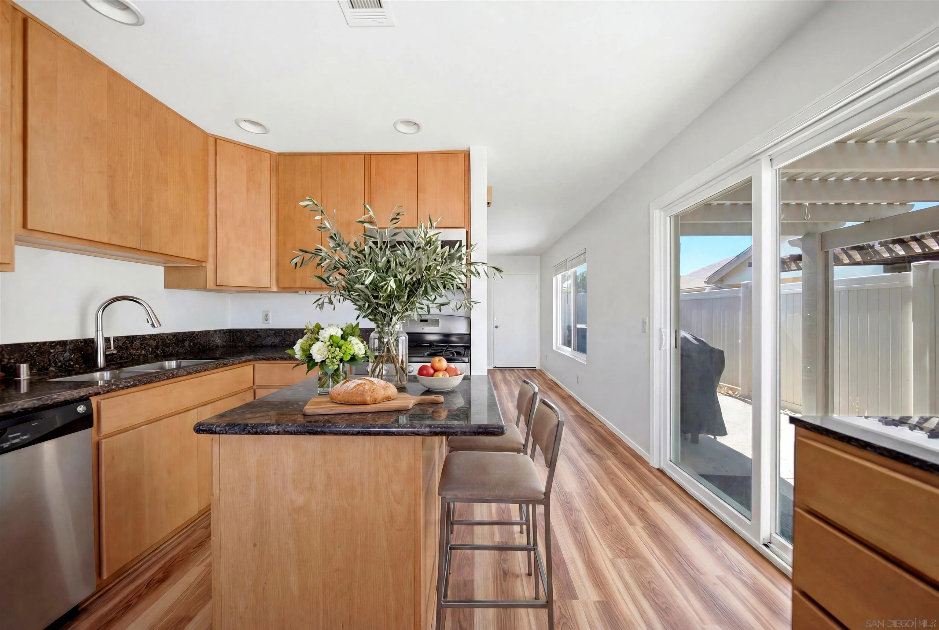 https://cdn.realtyfeed.com/cdn/127/260014821/d6dff2eee88b1c021bb848fff121a62b.webp