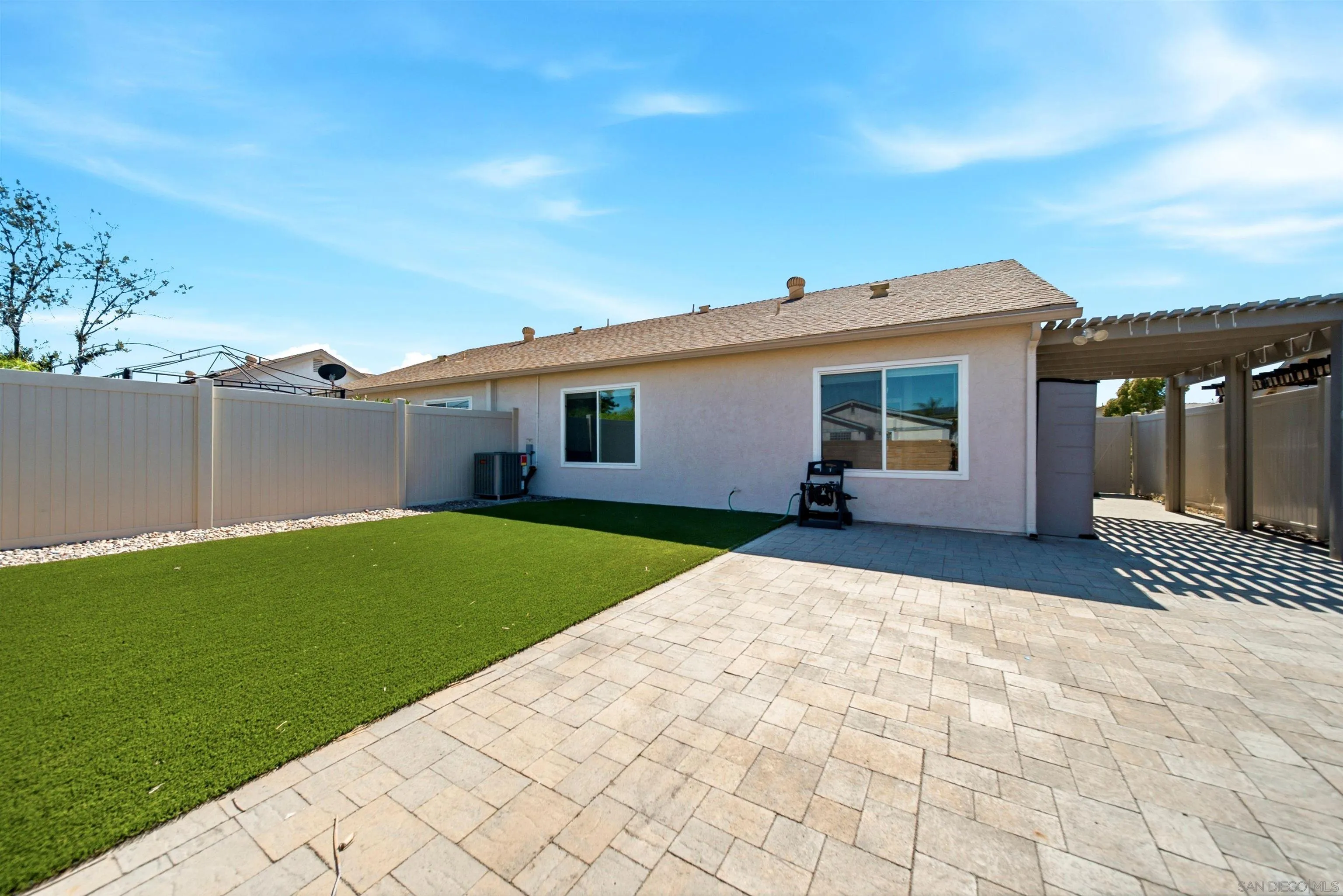 https://cdn.realtyfeed.com/cdn/127/260014821/d77d2eebb100fc636bbd2fd61c0d1d9c.webp