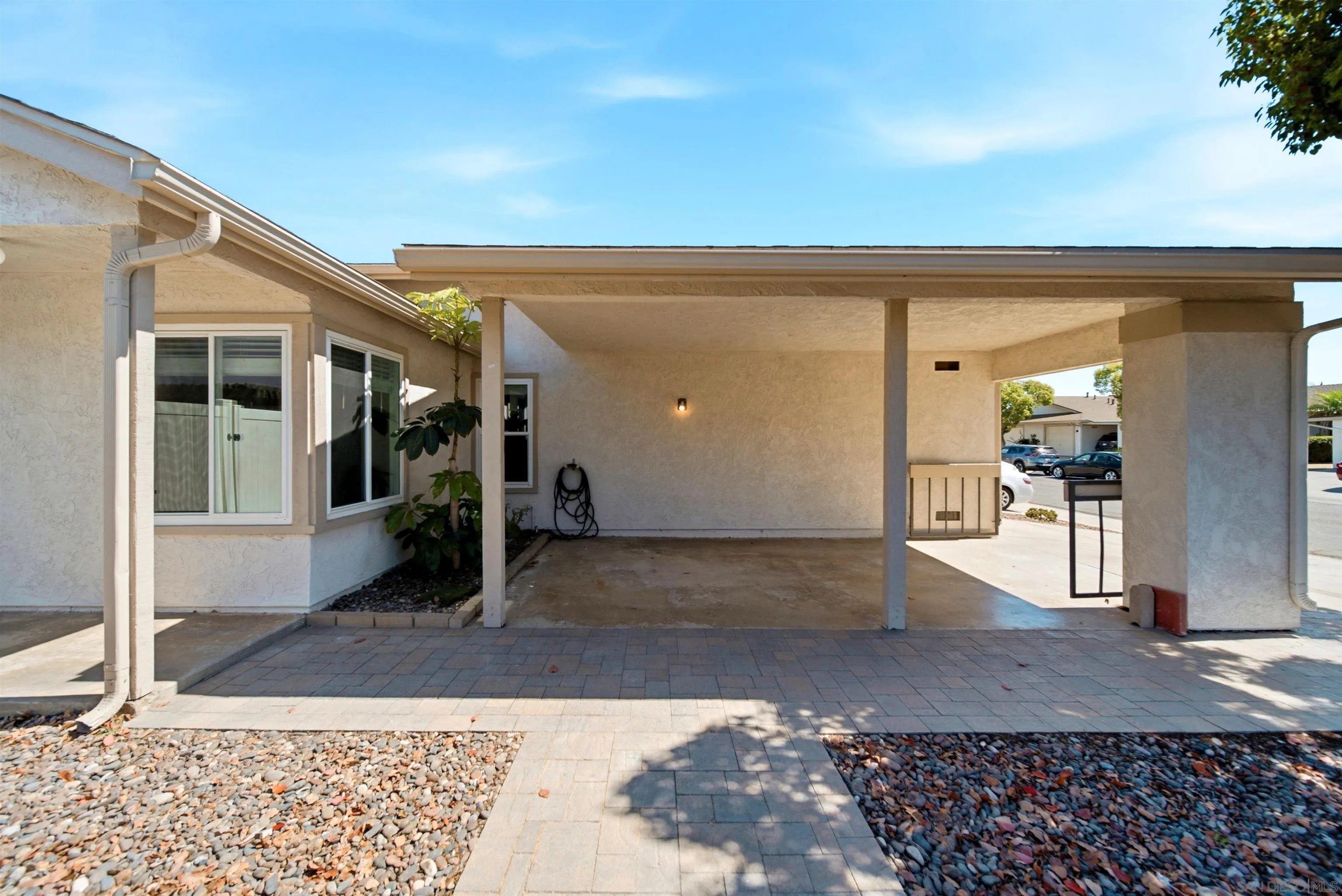 https://cdn.realtyfeed.com/cdn/127/260014821/eae2071df608793a7725188a6b779758.webp