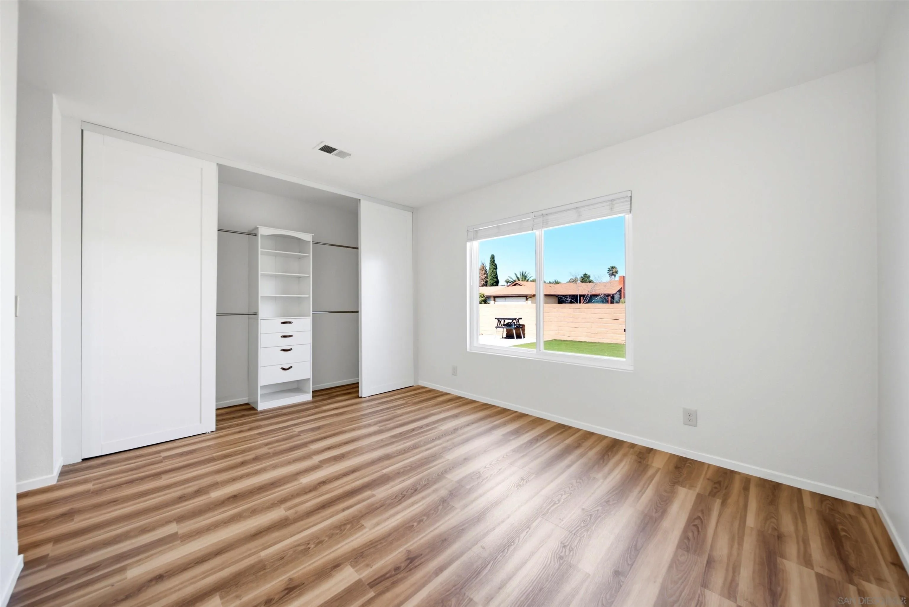 https://cdn.realtyfeed.com/cdn/127/260014821/ed11be01b81ae81754e12ec9c6297310.webp