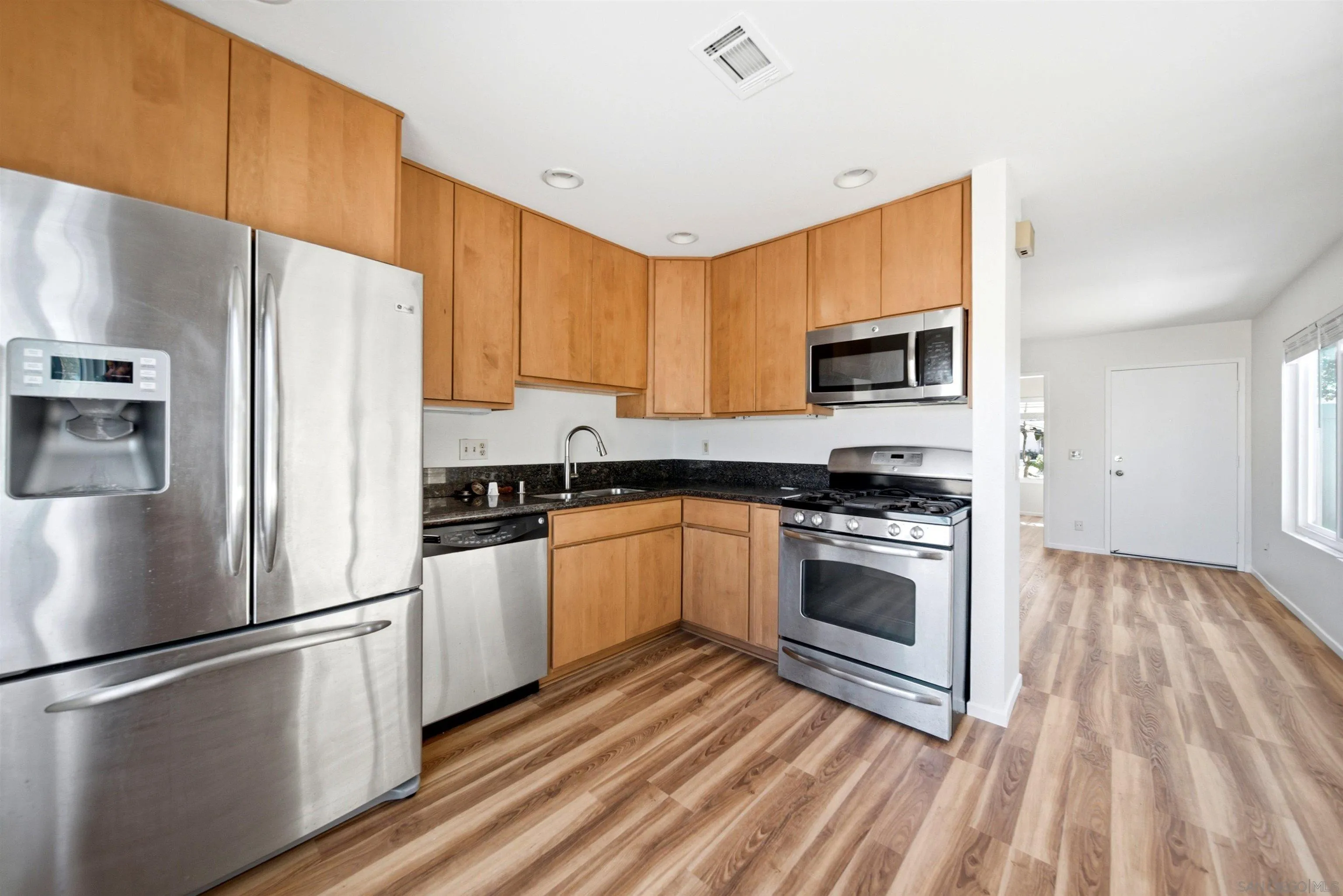 https://cdn.realtyfeed.com/cdn/127/260014821/f44a709bd0a5e28a661e895446d03c33.webp