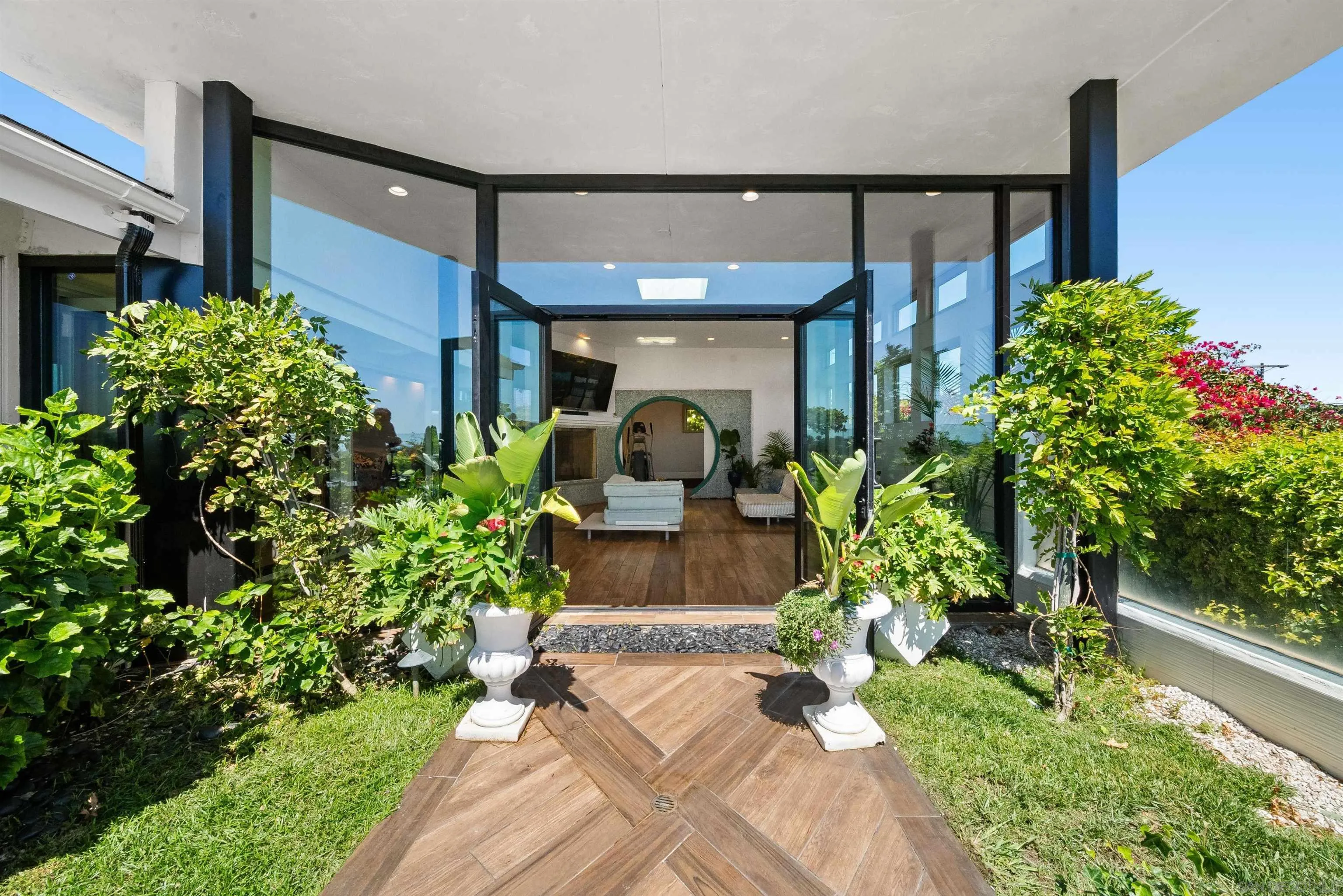 https://cdn.realtyfeed.com/cdn/127/260014822/05989eba41ac1d652104d9592da3872b.webp
