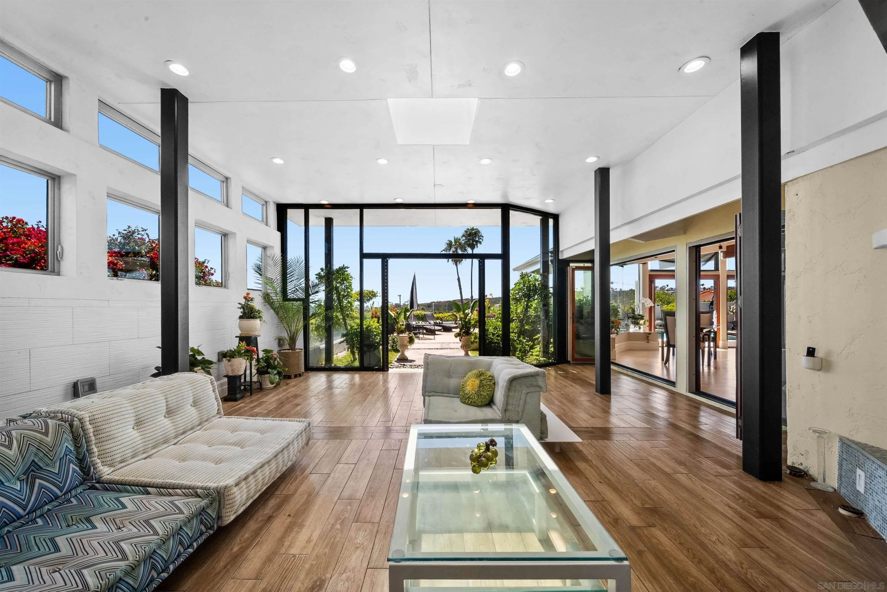https://cdn.realtyfeed.com/cdn/127/260014822/7d891f430327b2e3e1578d44f69cf193.webp