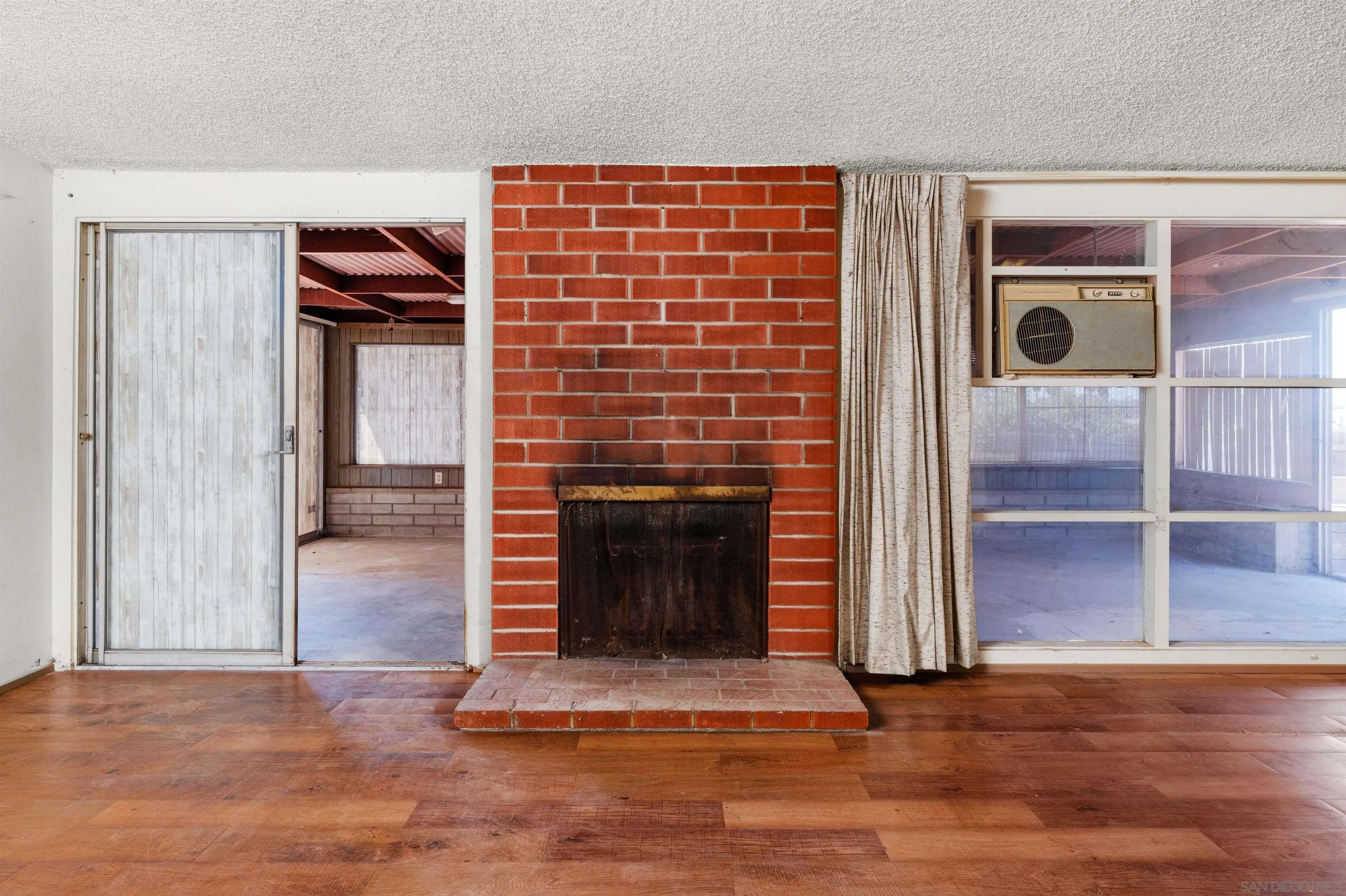 https://cdn.realtyfeed.com/cdn/127/260014824/142618f1caeabb55e418e740ce31fb57.webp