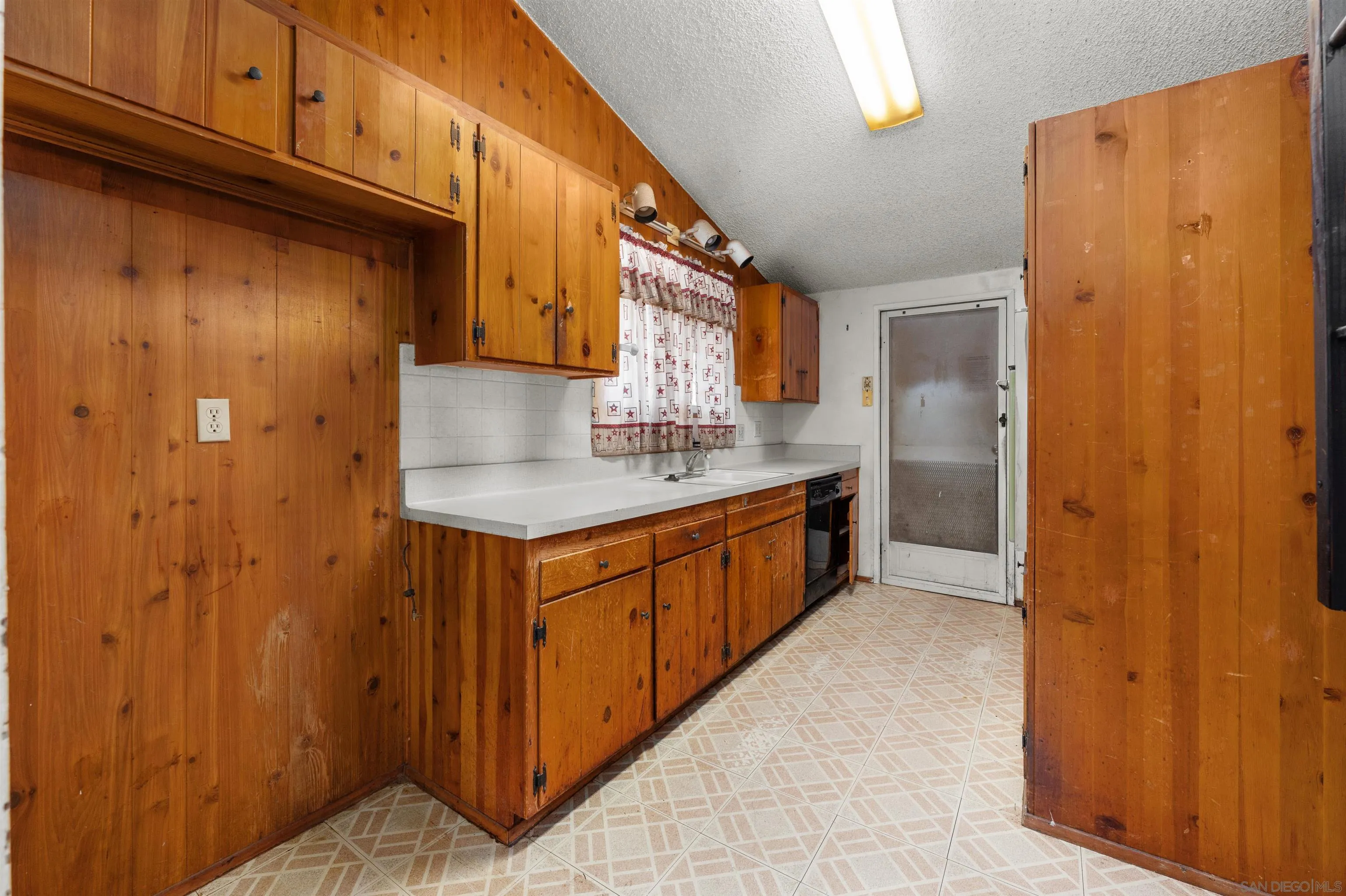 https://cdn.realtyfeed.com/cdn/127/260014824/9477a5a17d3a1cd1689343824ab8a661.webp