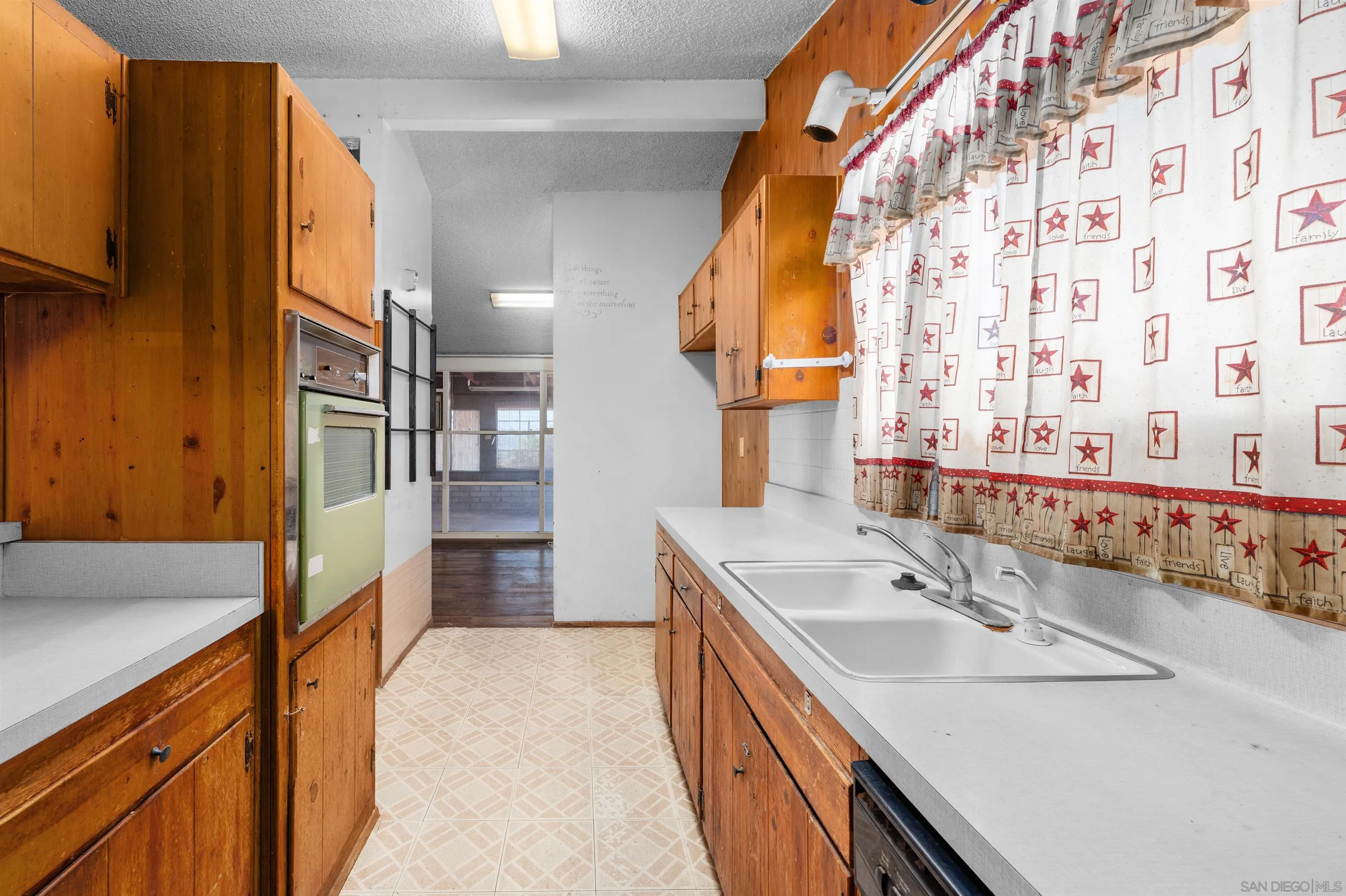 https://cdn.realtyfeed.com/cdn/127/260014824/a3f6990fed90fc977b4784dccbb8b623.webp
