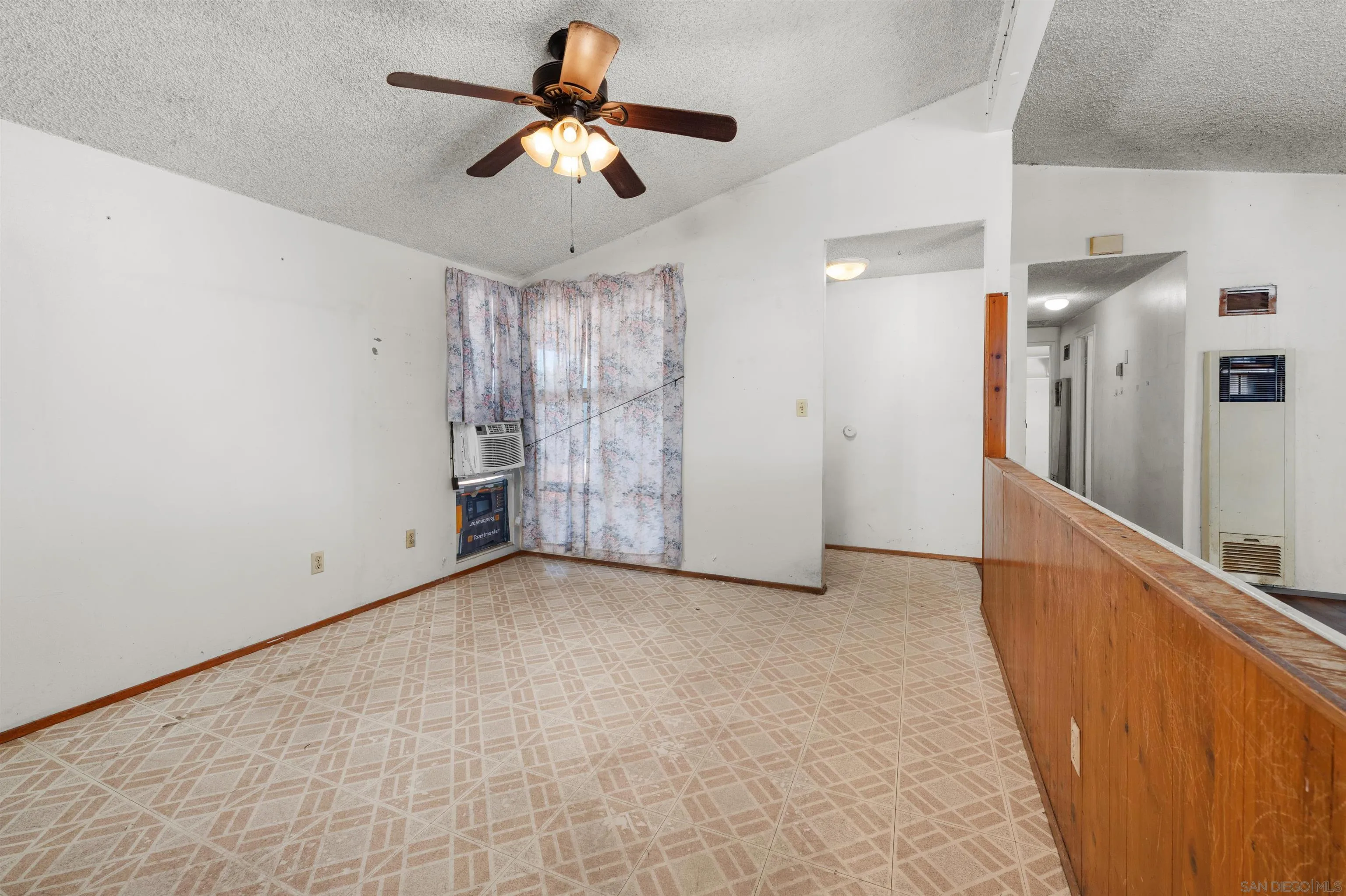 https://cdn.realtyfeed.com/cdn/127/260014824/cfb52f7a1c46bcfc20868712c137e7d6.webp