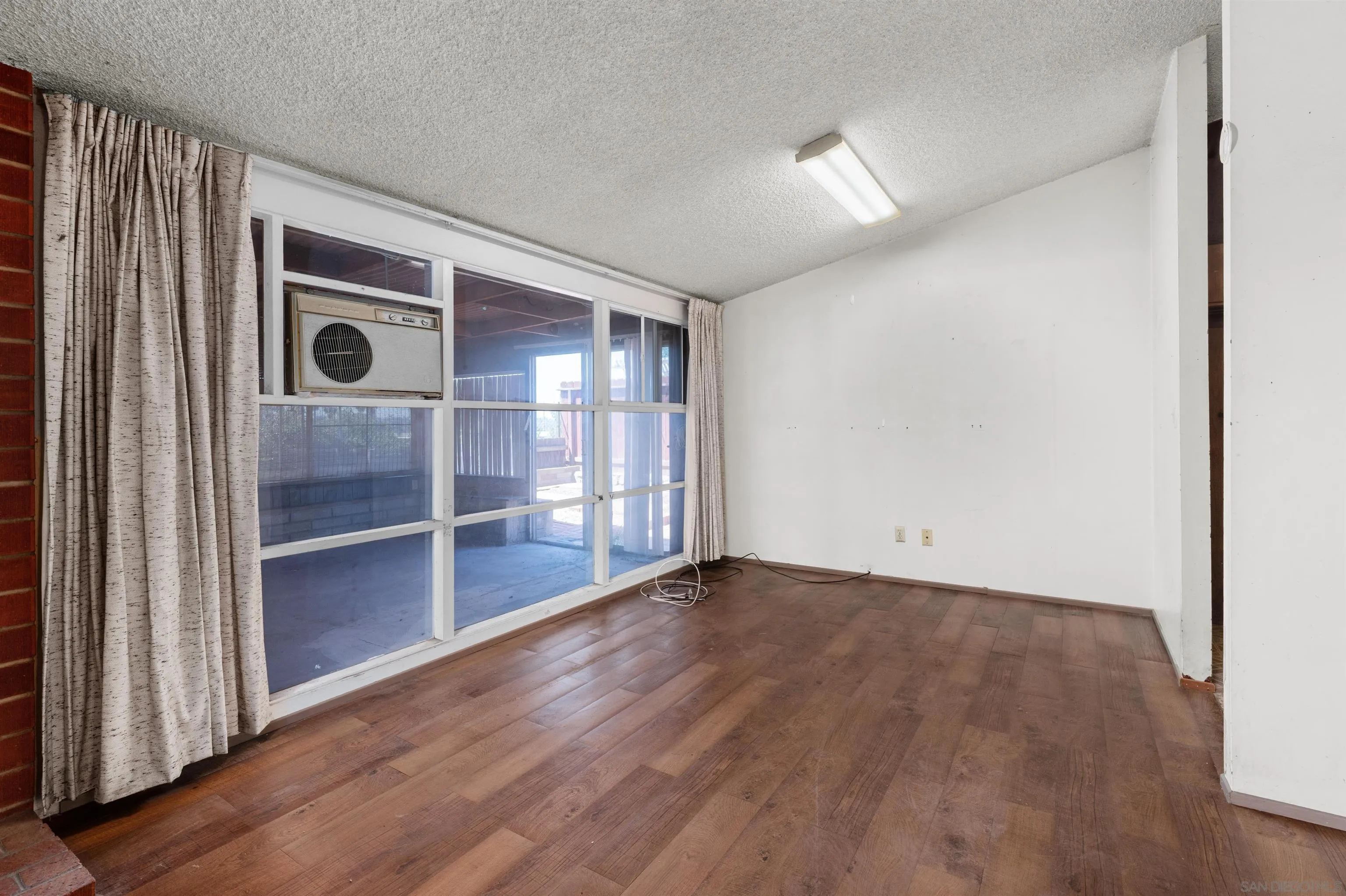 https://cdn.realtyfeed.com/cdn/127/260014824/e4ac8251788df58321bca567ebf12745.webp