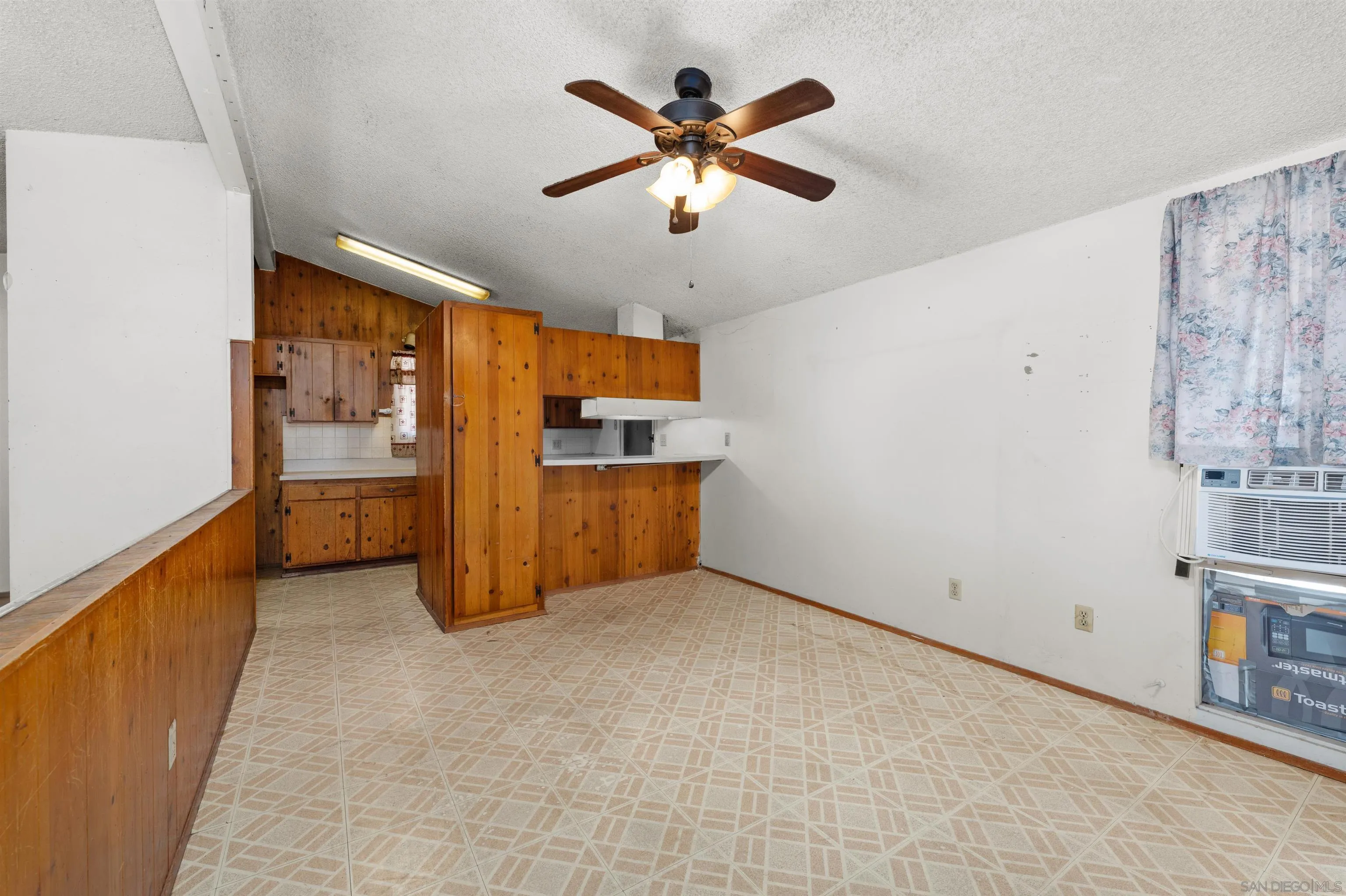 https://cdn.realtyfeed.com/cdn/127/260014824/eba3682d0292b863a16fcaa1e10675c8.webp