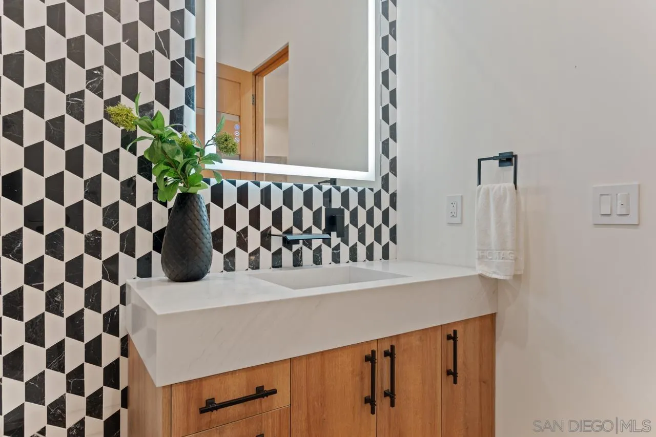 https://cdn.realtyfeed.com/cdn/127/260014832/261d38a0231d049080d7ca19701ce95b.webp