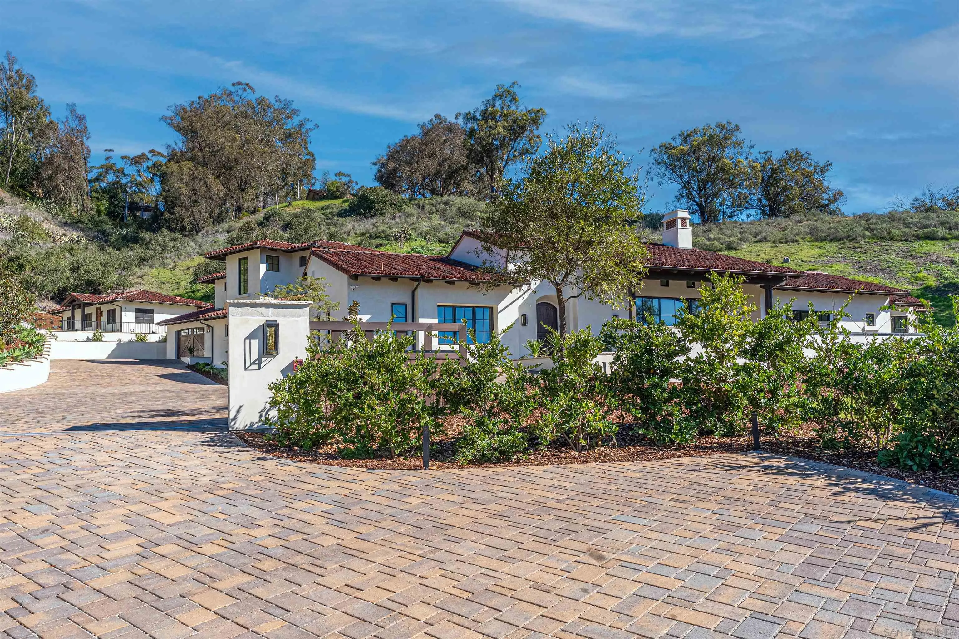 https://cdn.realtyfeed.com/cdn/127/260014832/3e3b669820f8765175d76692fdf150a1.webp