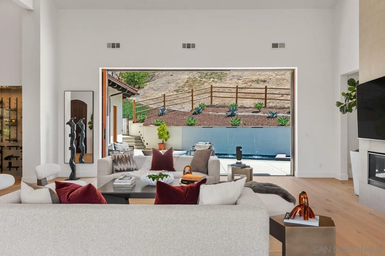 https://cdn.realtyfeed.com/cdn/127/260014832/a66fa2b57059058e91af091430c0e5ba.webp