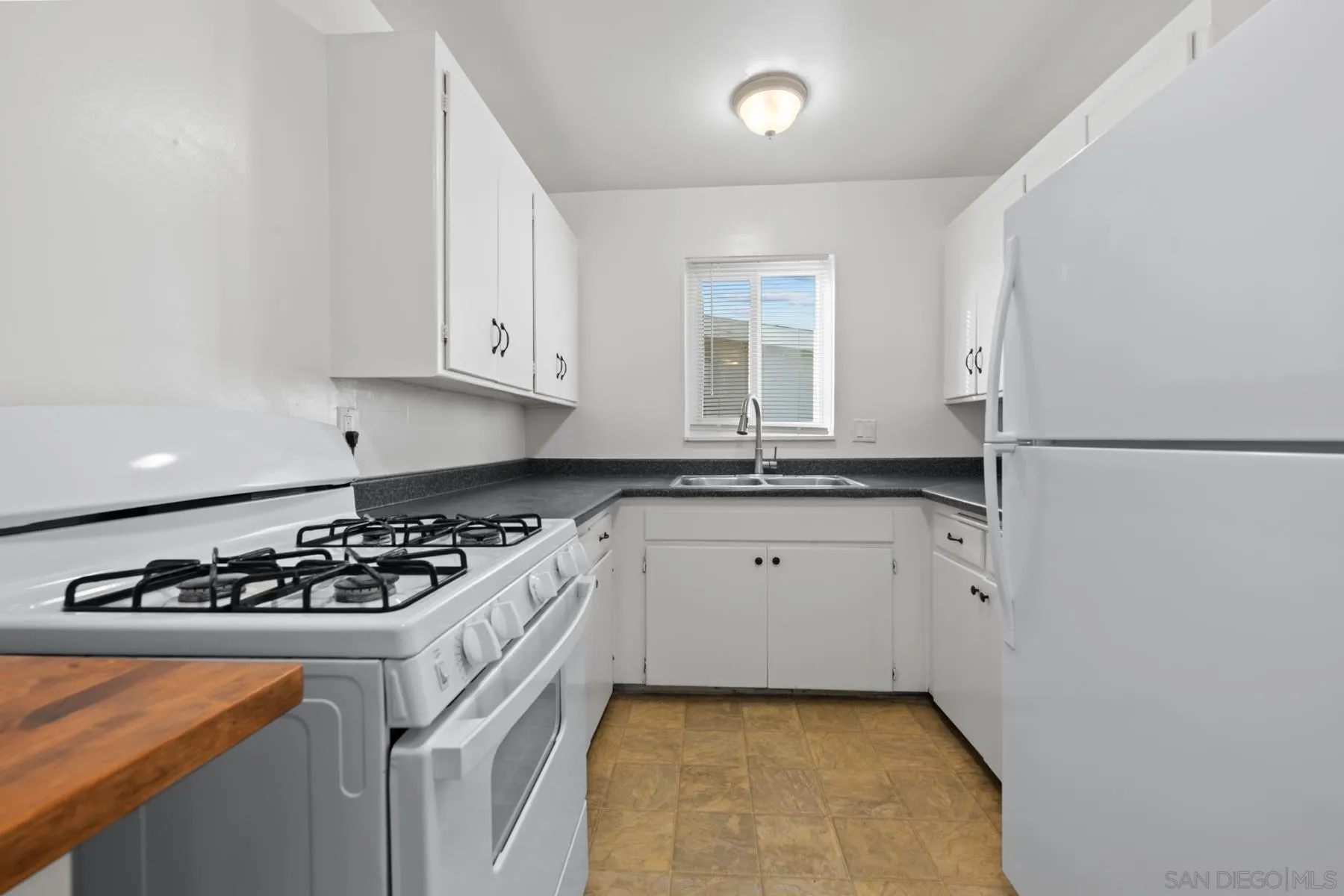 https://cdn.realtyfeed.com/cdn/127/260014834/4022bfaac9dd3c73046da6b8cd9319c0.webp