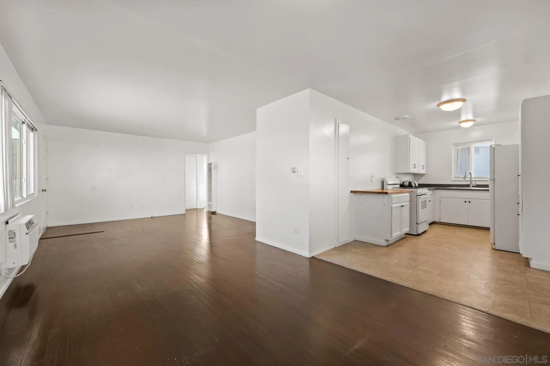 https://cdn.realtyfeed.com/cdn/127/260014834/a4267e962149385c77938436b4282fad.webp