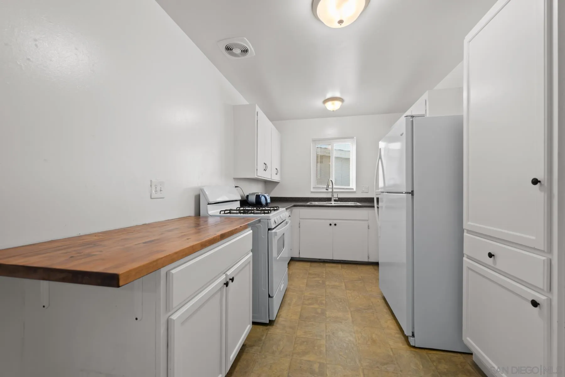 https://cdn.realtyfeed.com/cdn/127/260014834/d9942165bf7474cde82794cdede80406.webp