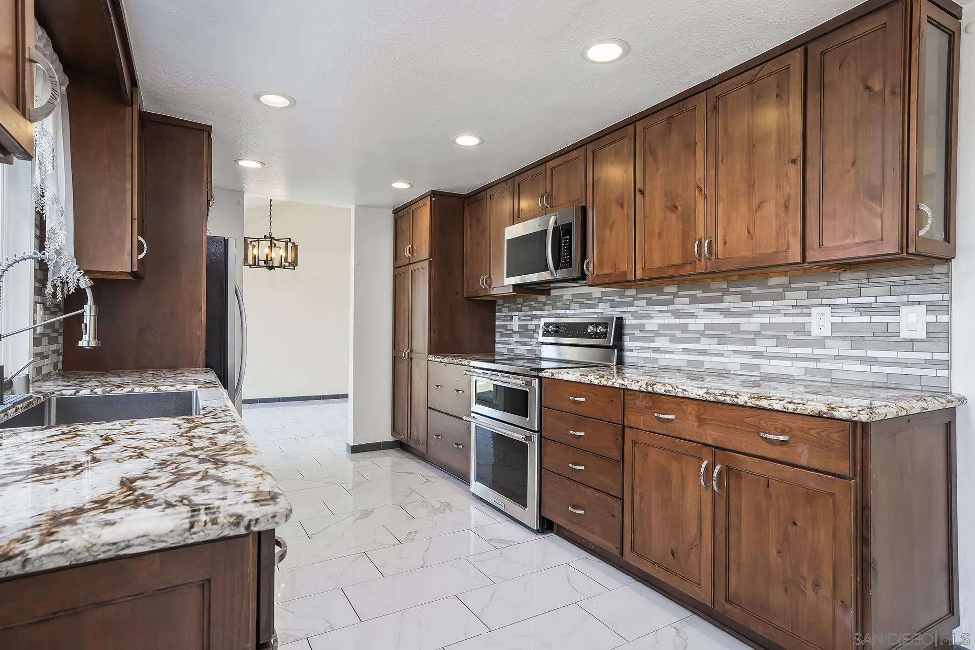 https://cdn.realtyfeed.com/cdn/127/260014839/14f38a88f735095752aa79b78b3f32ce.webp
