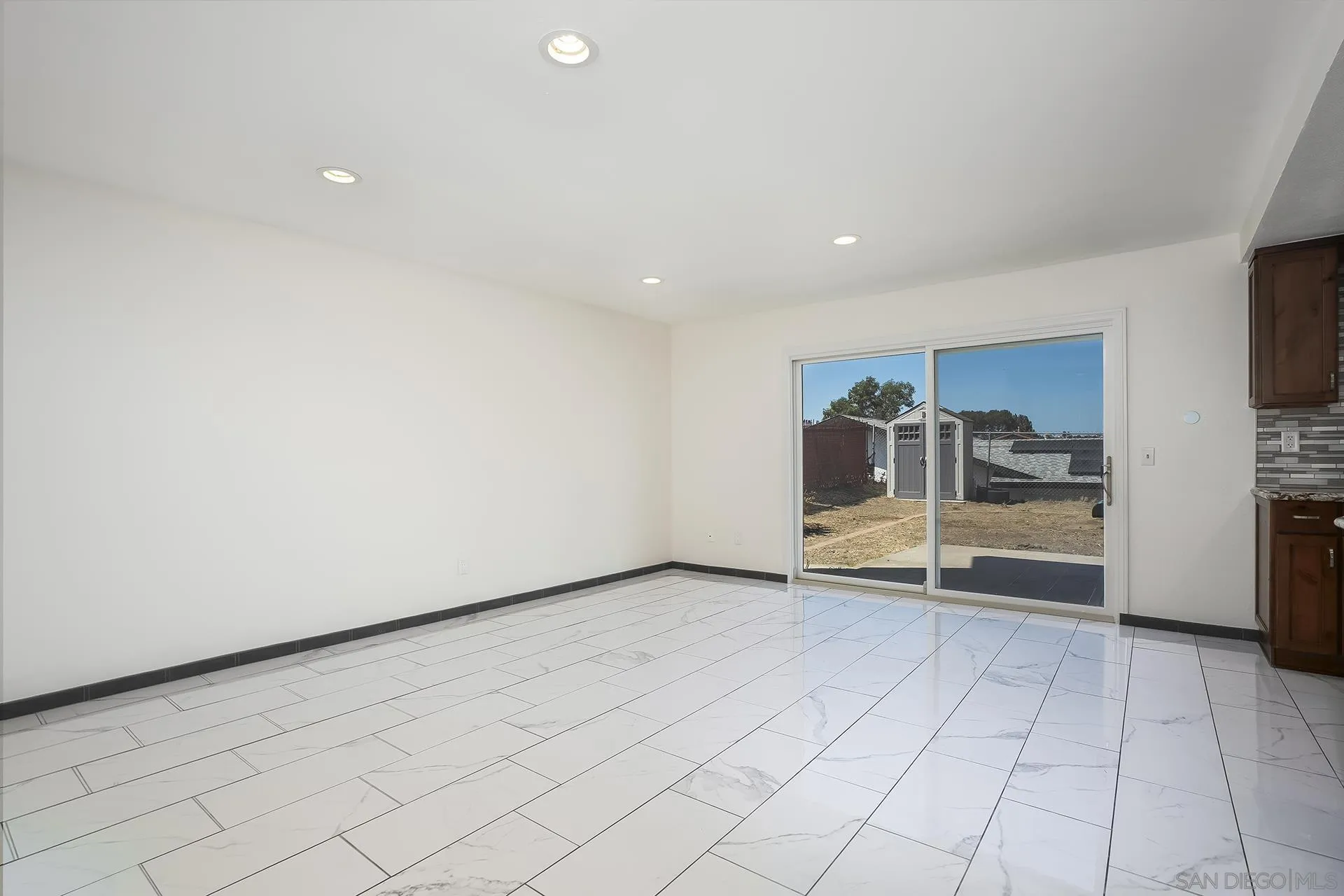 https://cdn.realtyfeed.com/cdn/127/260014839/320f2b079bf7444c76bdfb59b975f3ec.webp