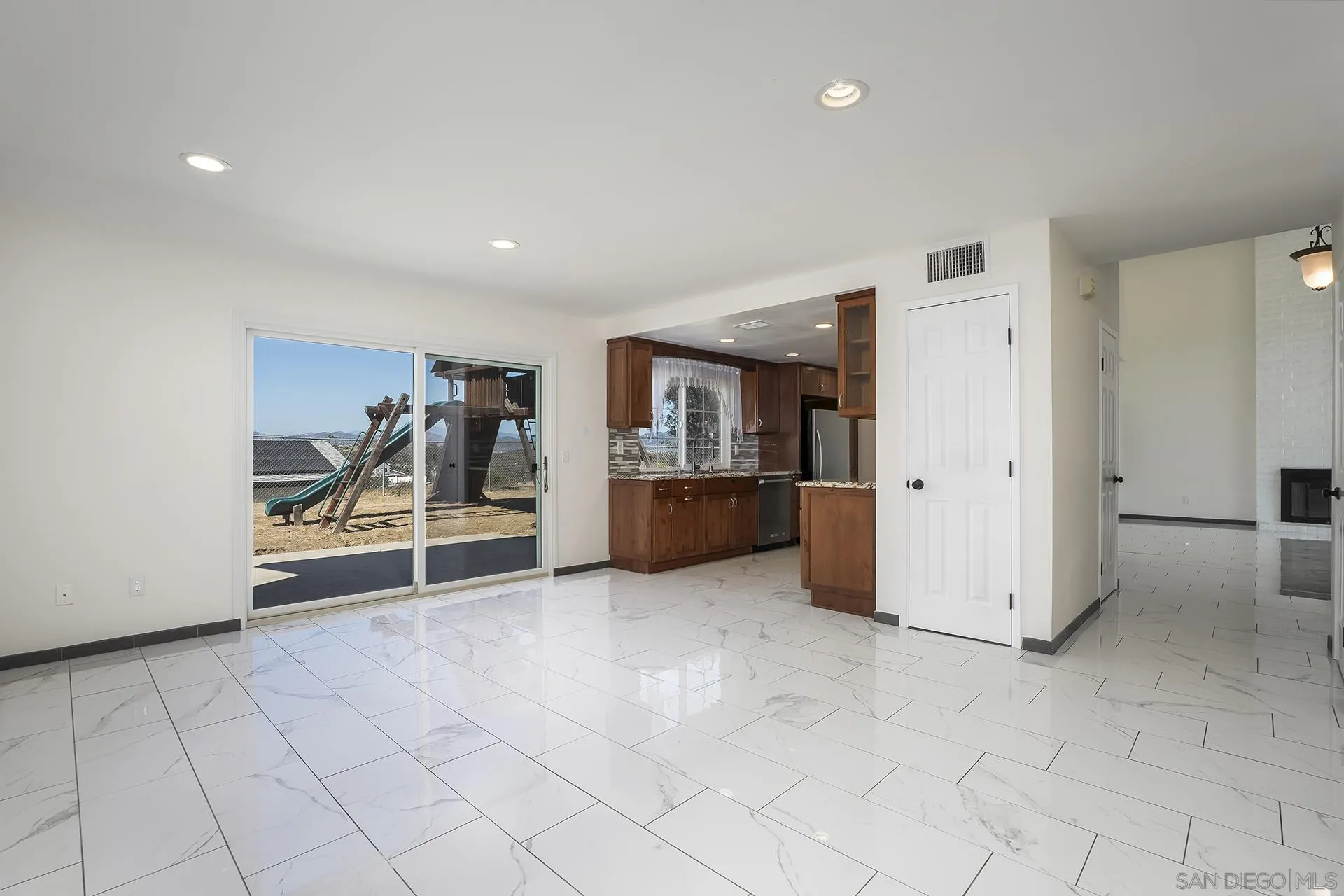 https://cdn.realtyfeed.com/cdn/127/260014839/4a13ed867d06d64e690bc0a4902e4973.webp