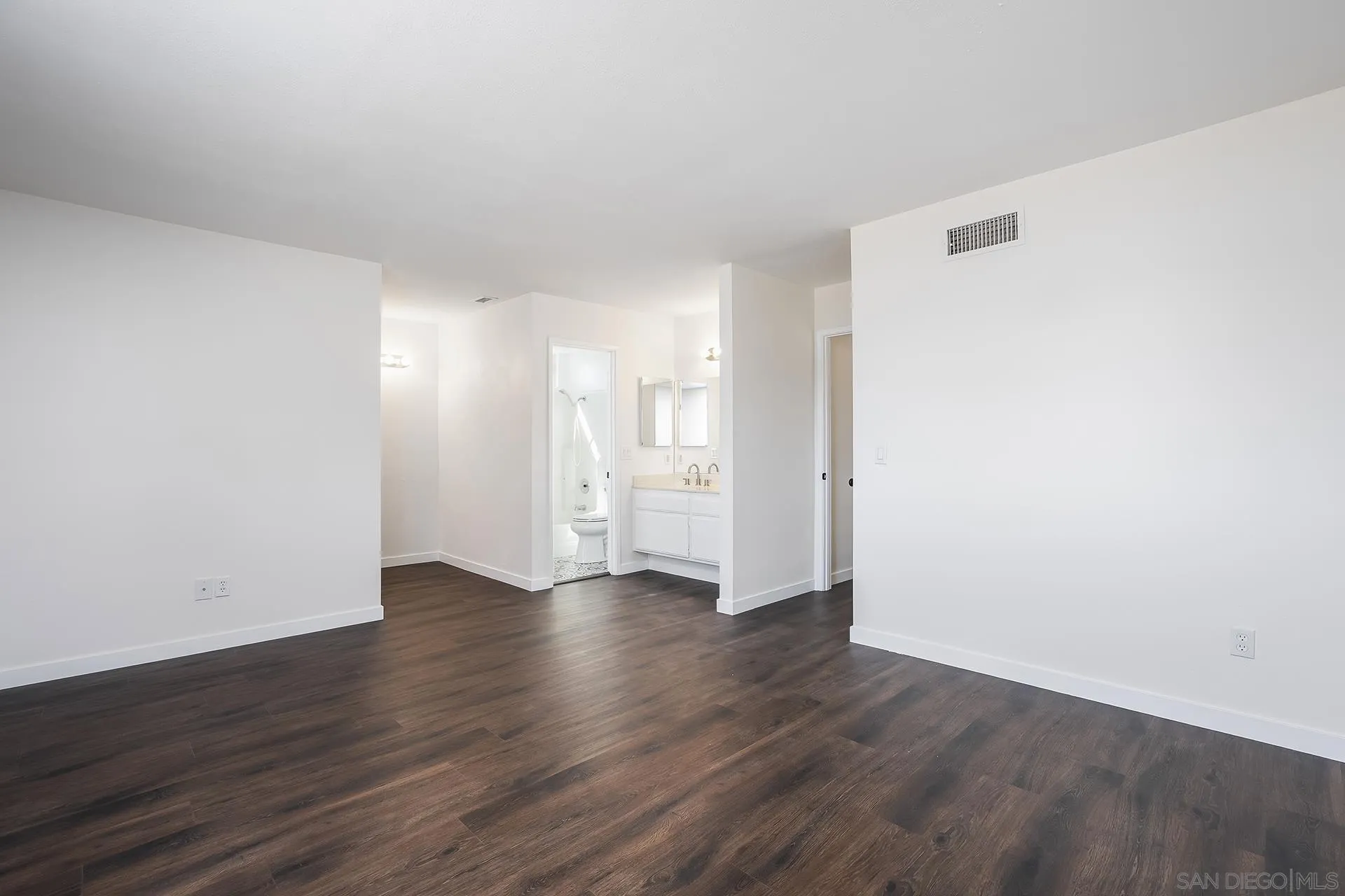 https://cdn.realtyfeed.com/cdn/127/260014839/cebb5828323ca3bcd52a7a677c3c419c.webp