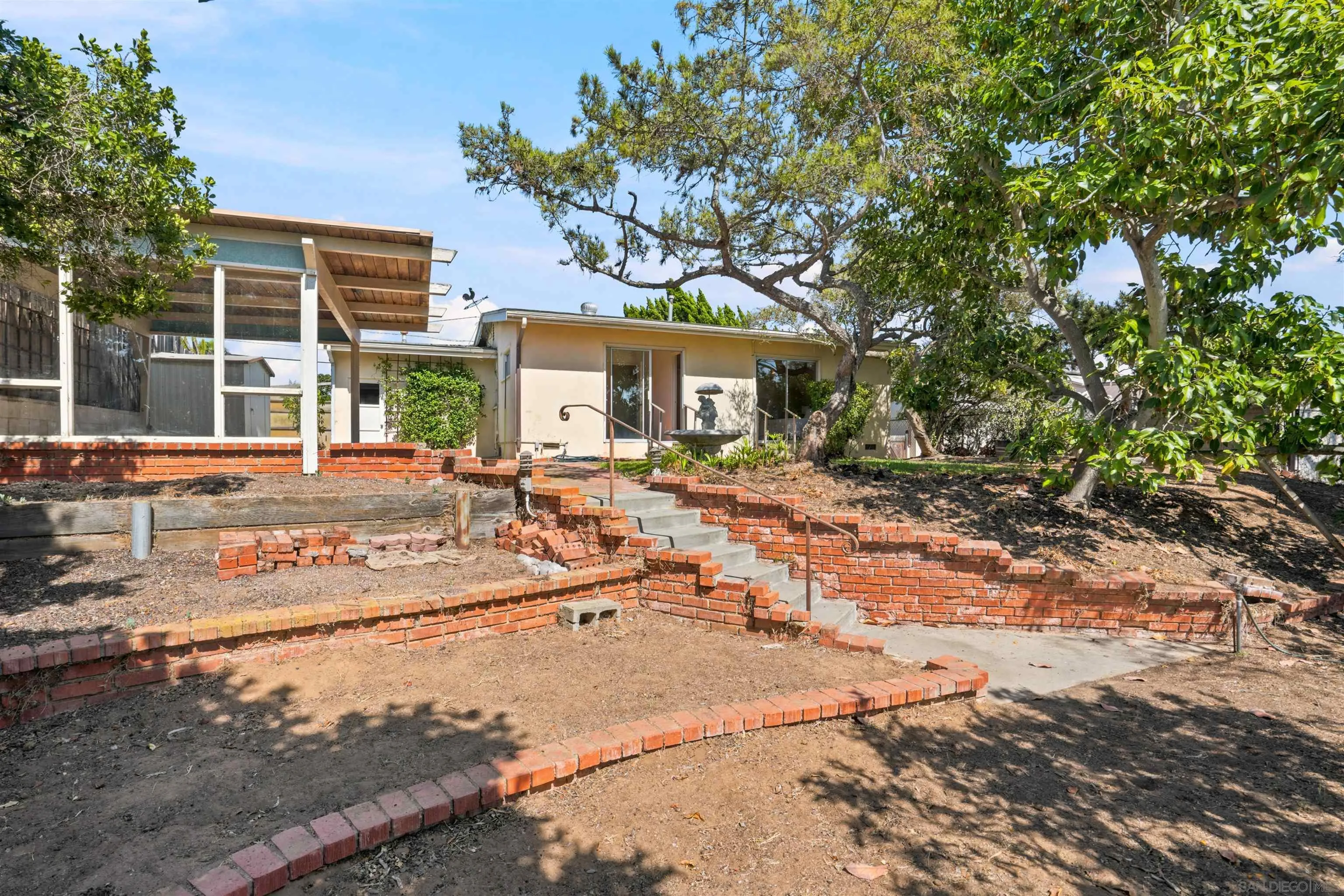 https://cdn.realtyfeed.com/cdn/127/260014843/9df0ae2ca5a917e656a8ba70646475af.webp