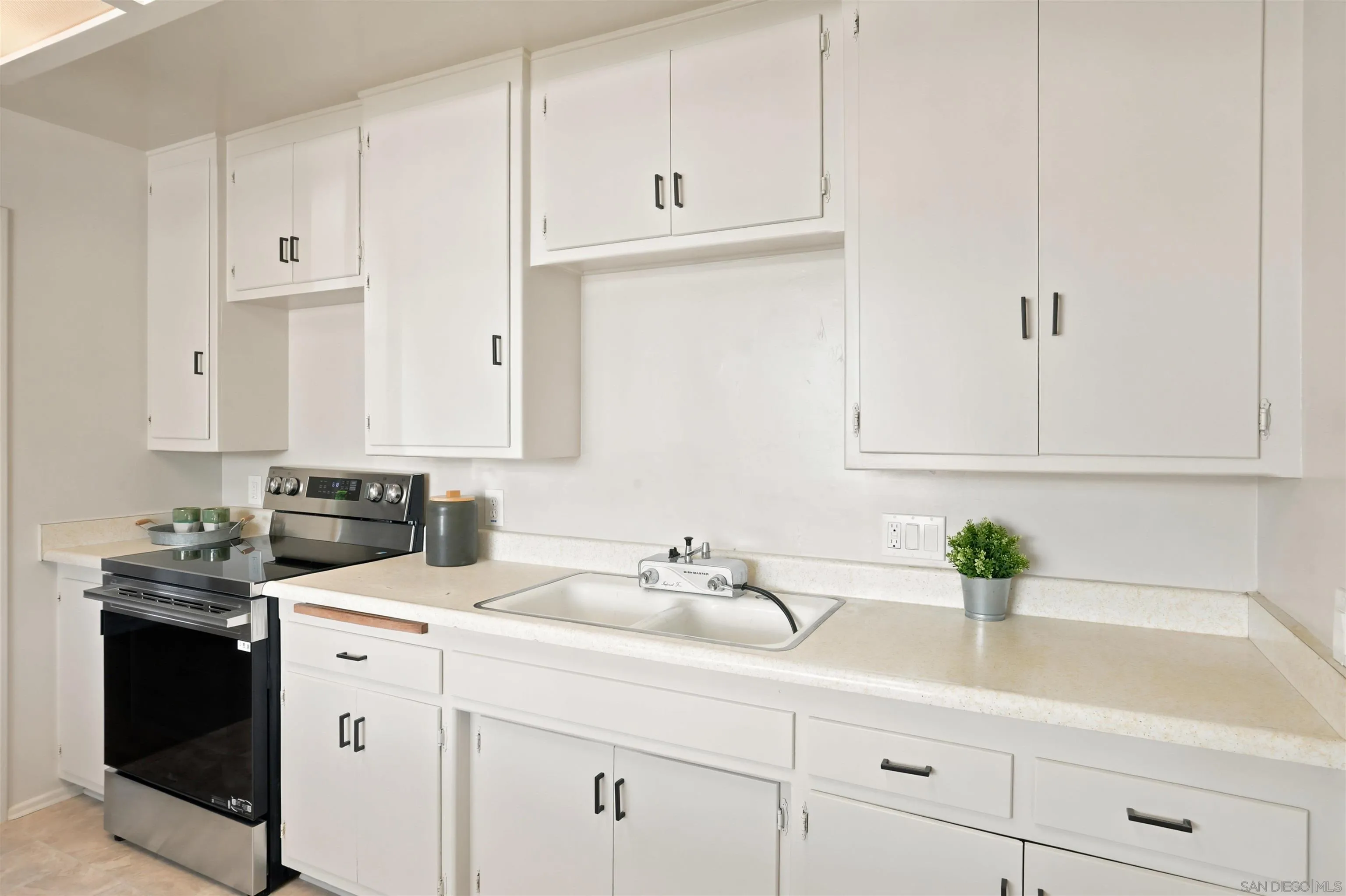 https://cdn.realtyfeed.com/cdn/127/260014843/a0832c14cc3d31493d834c9aa8c94c98.webp