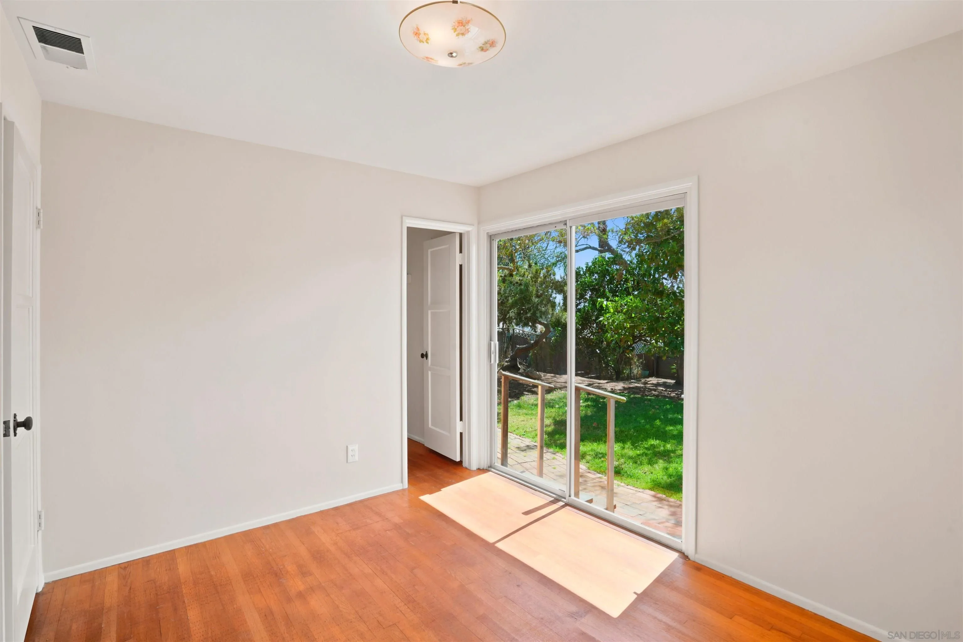 https://cdn.realtyfeed.com/cdn/127/260014843/b269b5d58aabfba51d2d167557f3e42b.webp