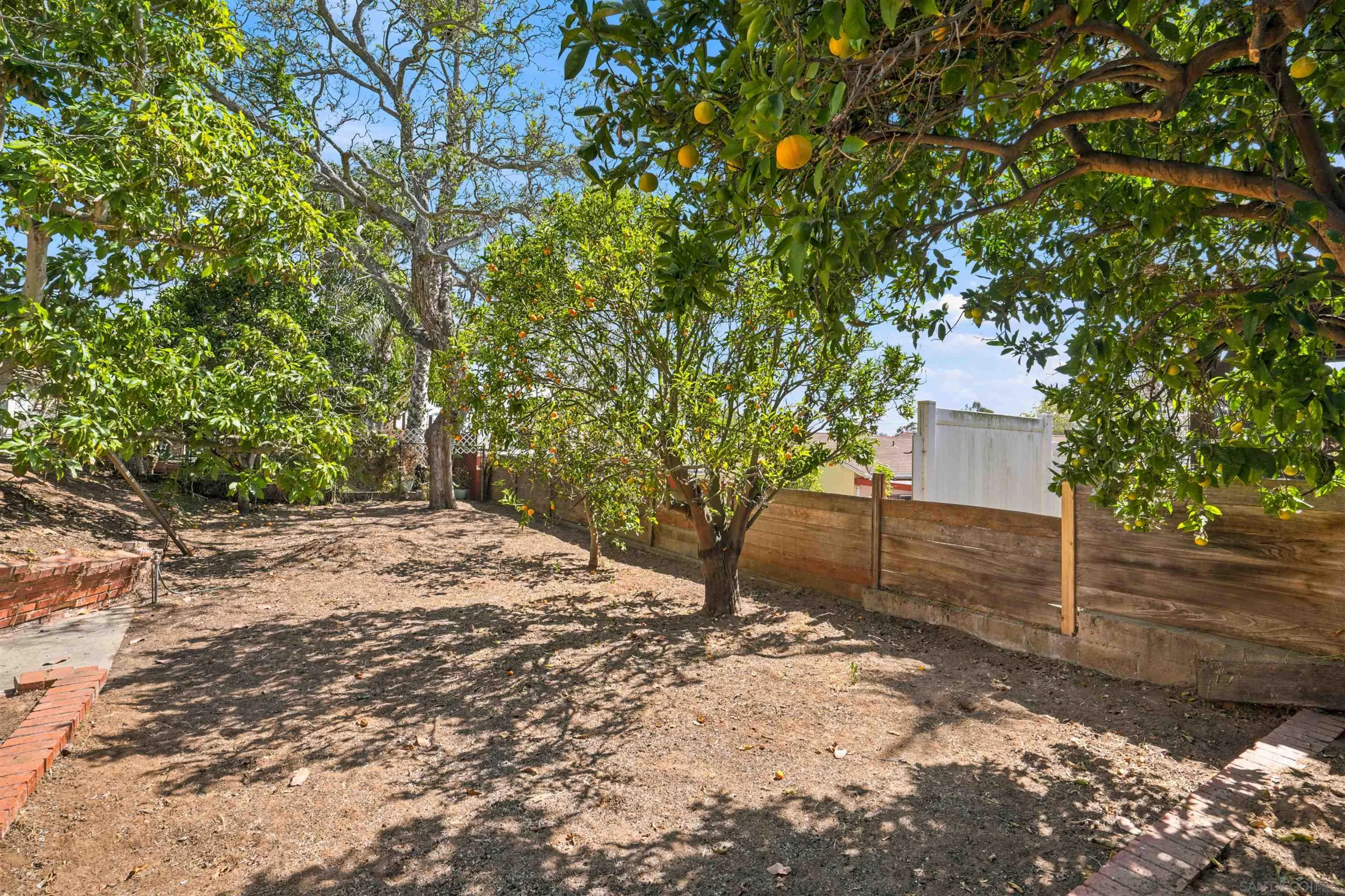 https://cdn.realtyfeed.com/cdn/127/260014843/d493f8cceb8a18929f851ce7c56c8c8b.webp