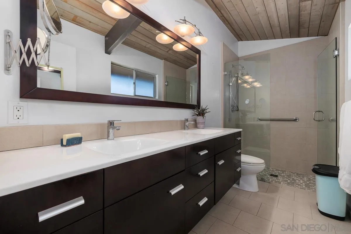 https://cdn.realtyfeed.com/cdn/127/260014845/43200f8f7dc05a49b763e69df821e005.webp