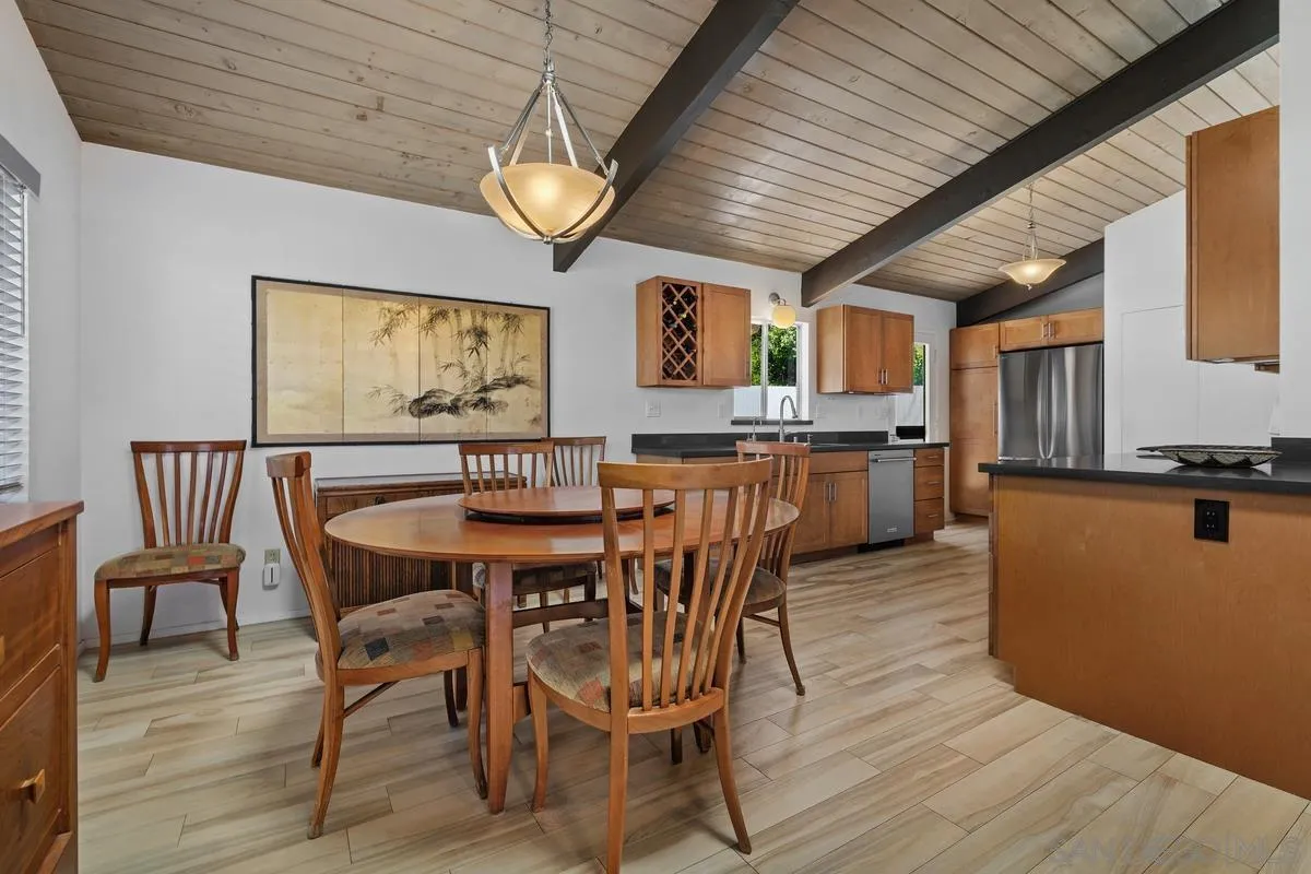https://cdn.realtyfeed.com/cdn/127/260014845/691a03d91d0e7b168eee2ae3534894c8.webp