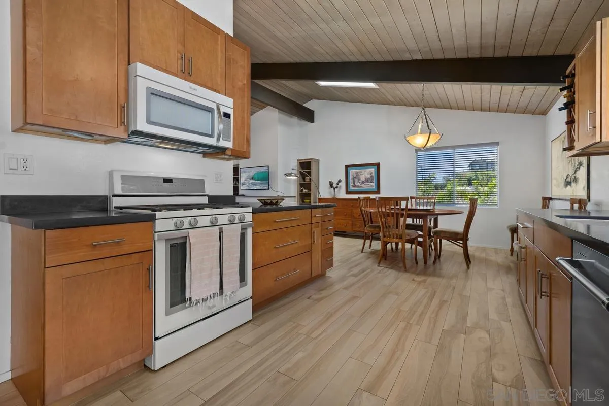 https://cdn.realtyfeed.com/cdn/127/260014845/747f7b5eb084bf95351eef5548e4059d.webp