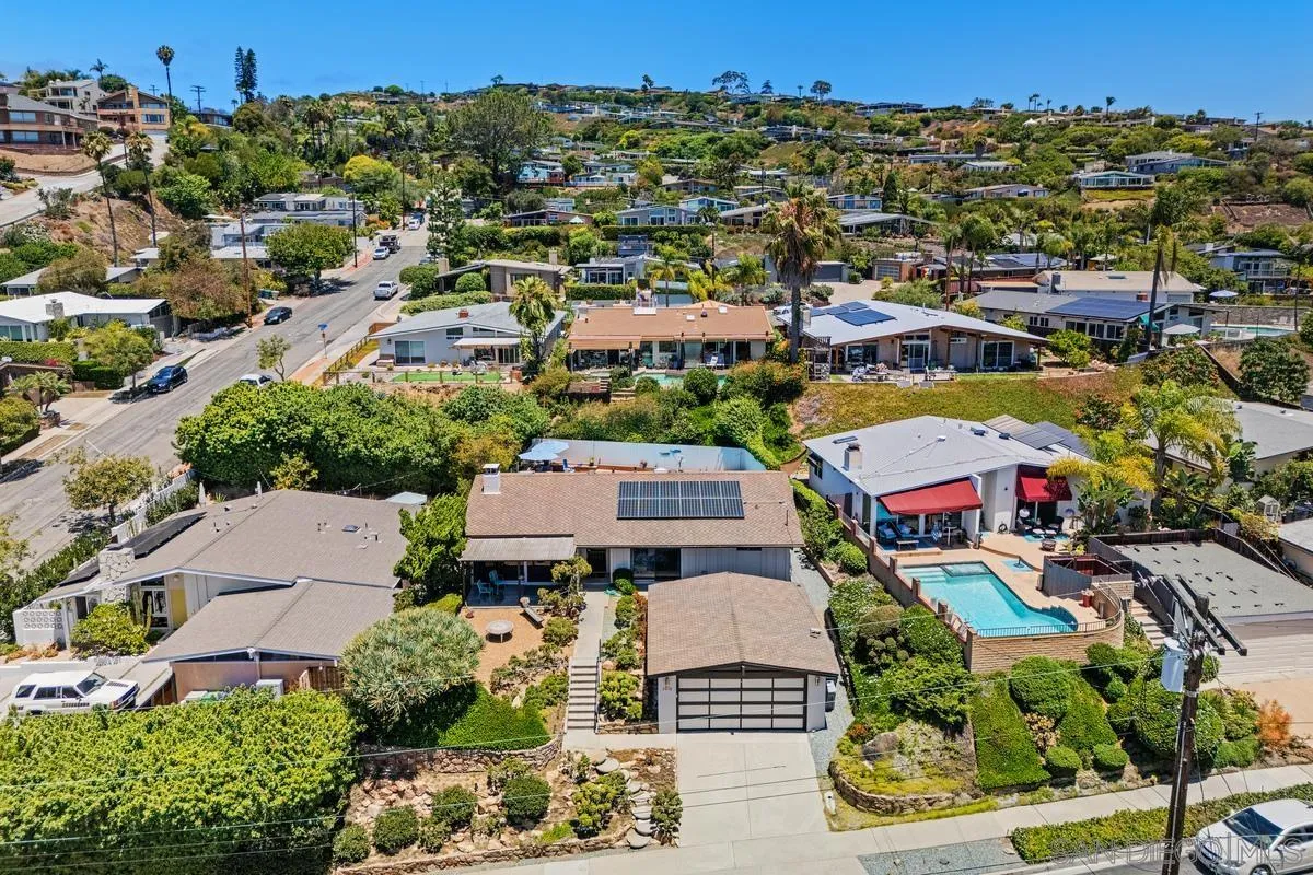 https://cdn.realtyfeed.com/cdn/127/260014845/977ddcc34f9b309eff62387874dff989.webp