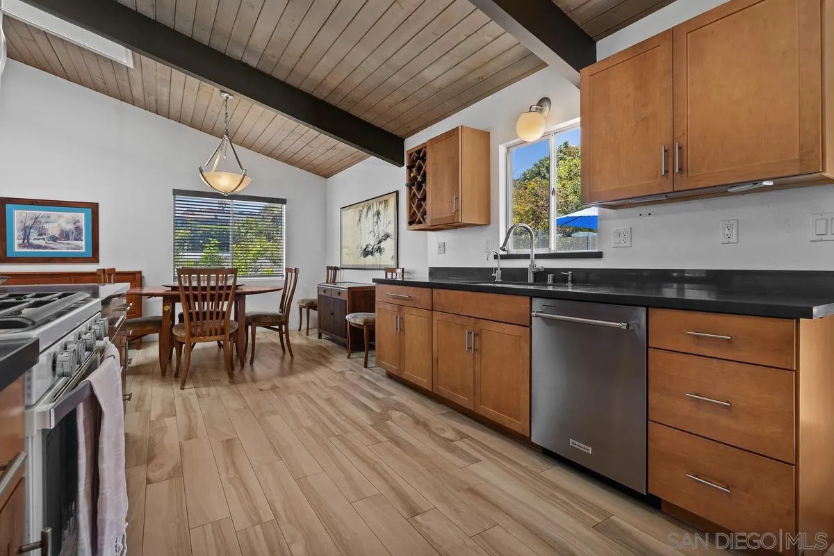 https://cdn.realtyfeed.com/cdn/127/260014845/97f70a0d8ff33eb14f802cd507d4c60a.webp
