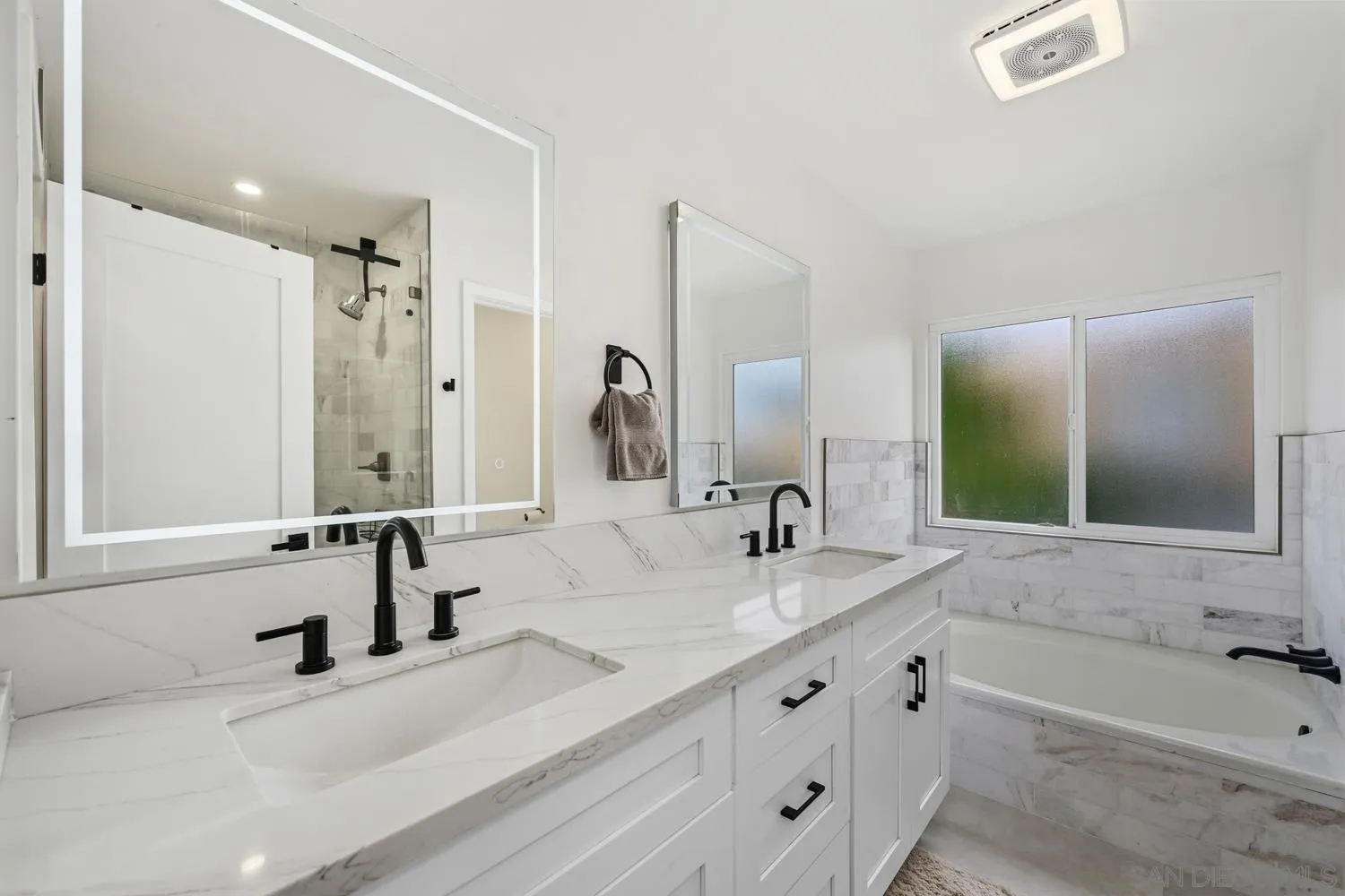 https://cdn.realtyfeed.com/cdn/127/260014846/67b57bea6de508a89c86284389eff356.webp