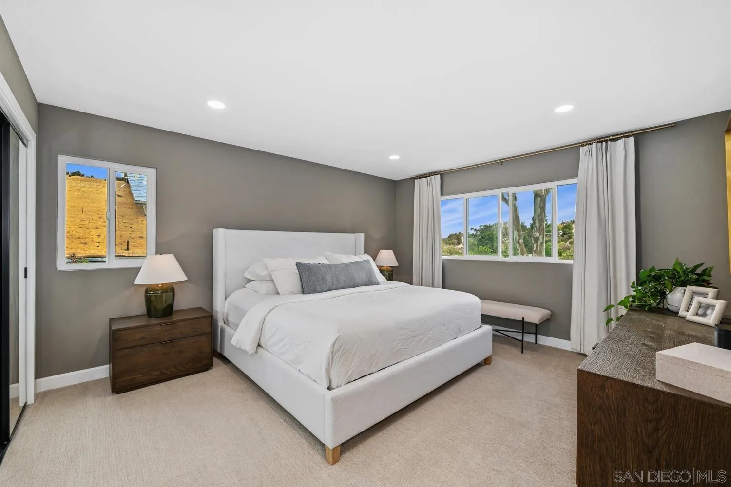 https://cdn.realtyfeed.com/cdn/127/260014846/8d48943a6226f3ea086a3a5362bd26ac.webp