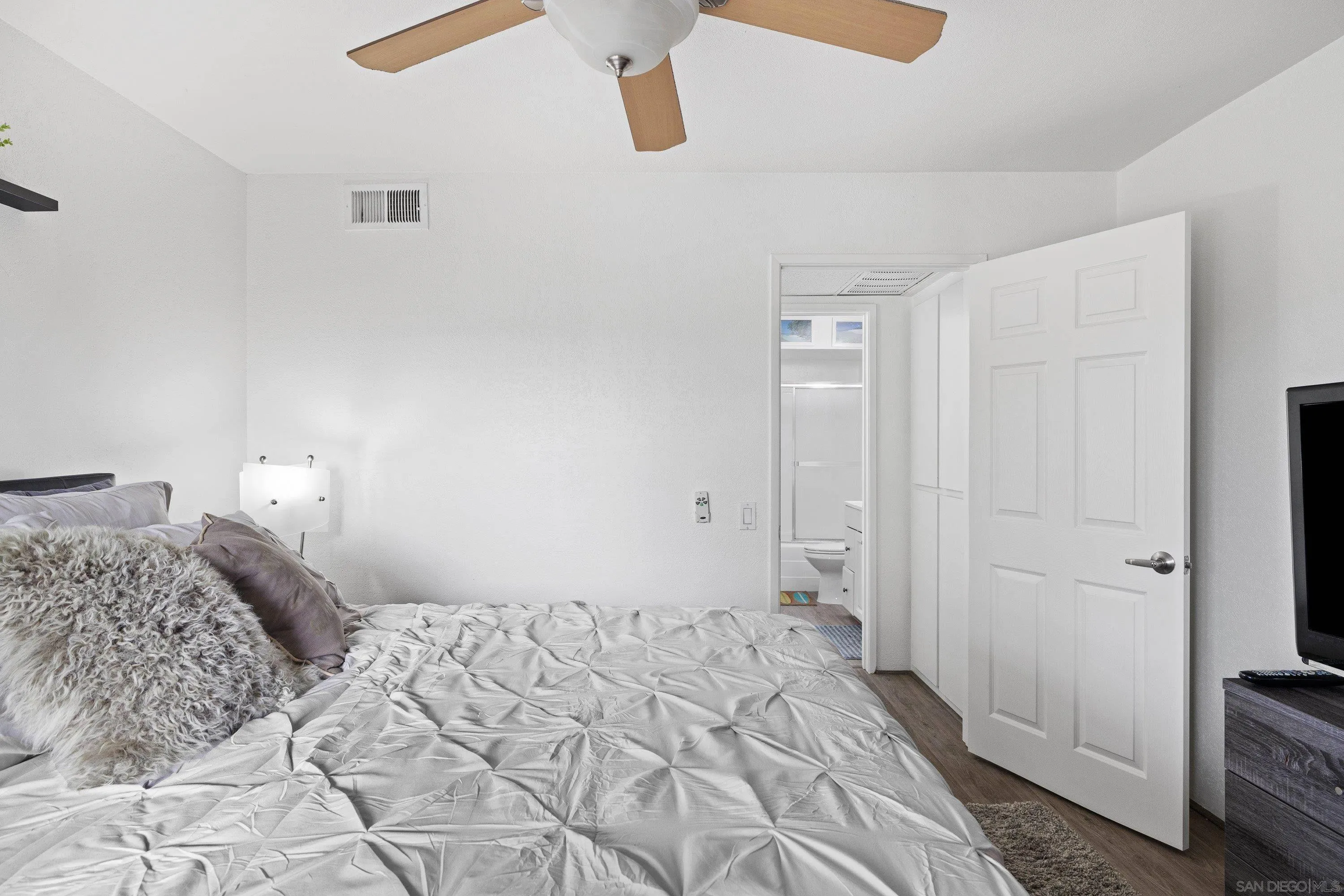 Photo #12: 260014847 Listing: Photo #12