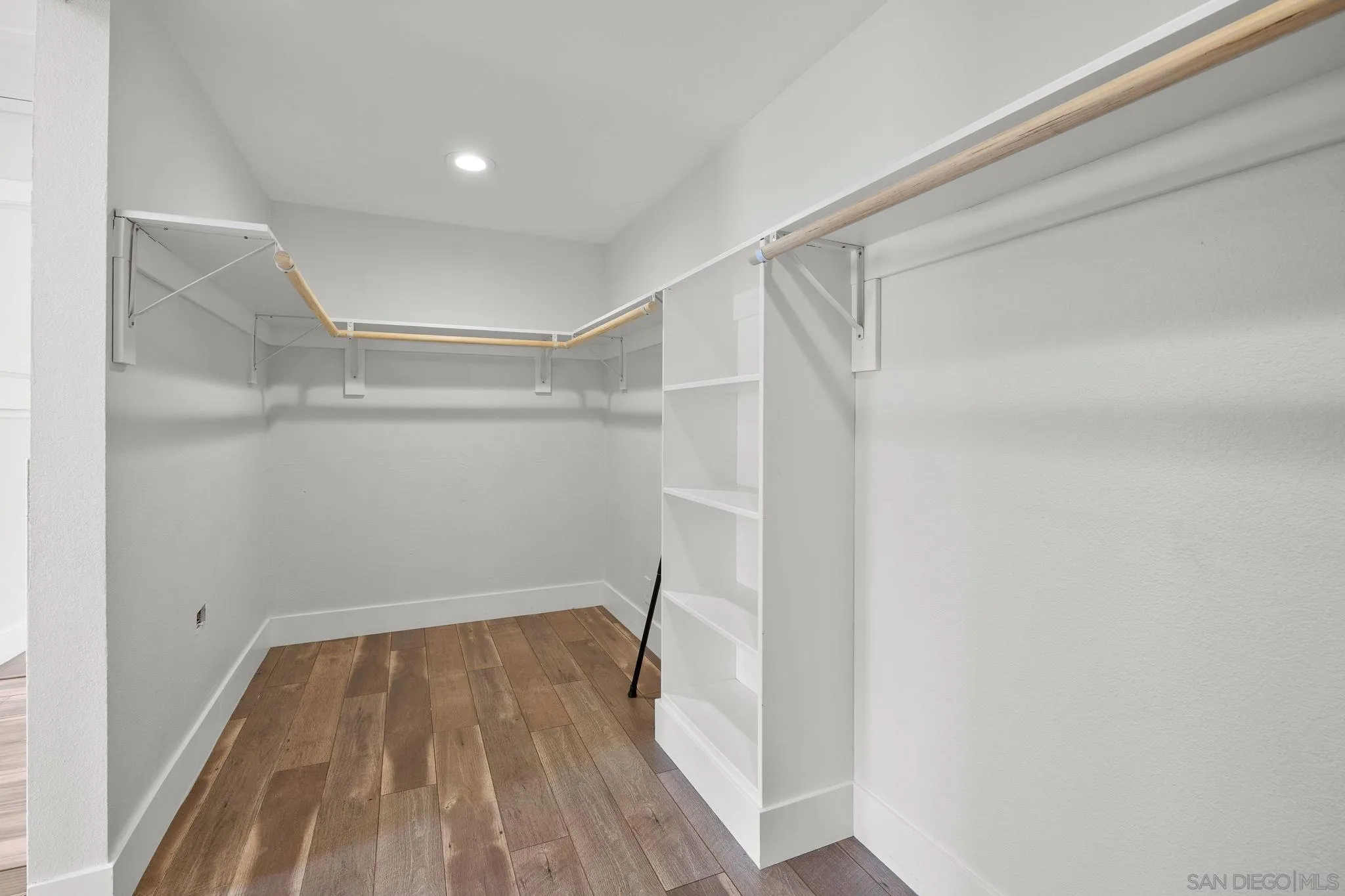 https://cdn.realtyfeed.com/cdn/127/260014849/99406982af8ce67209a3e5859c741f17.webp