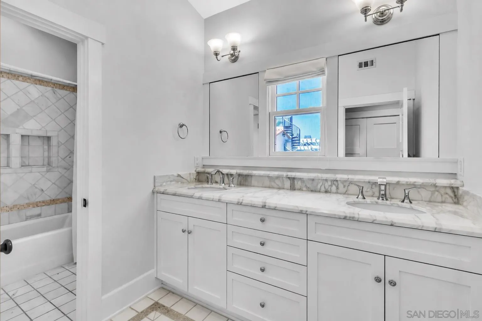 https://cdn.realtyfeed.com/cdn/127/260014850/4d1198af69dff040e343a0fd17a6b640.webp