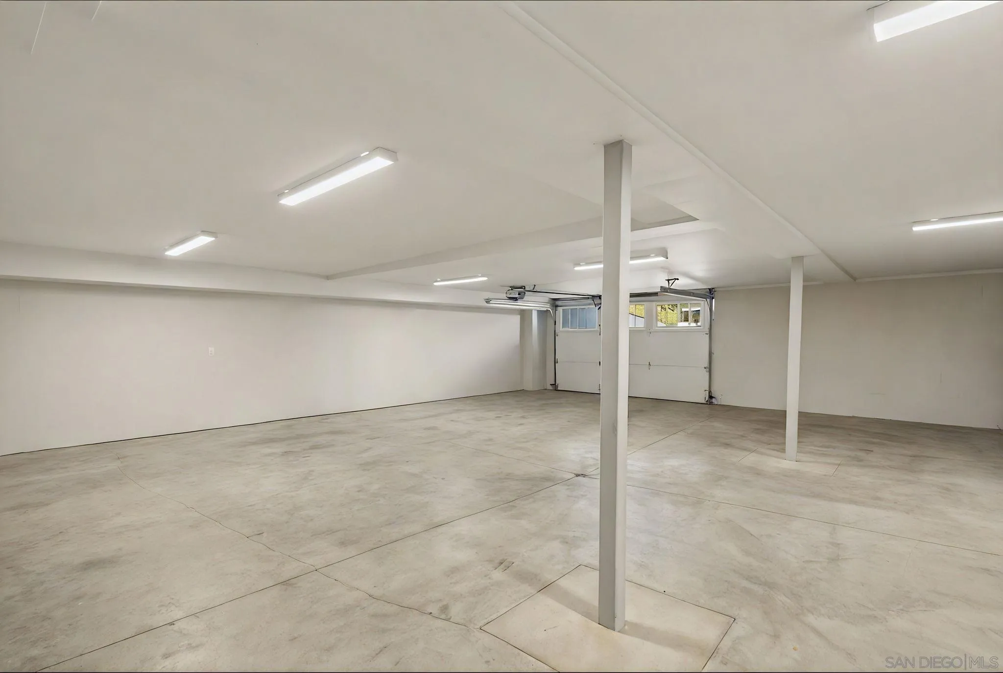 https://cdn.realtyfeed.com/cdn/127/260014850/4ee3f9e8a630544a84be08708aed8eb4.webp