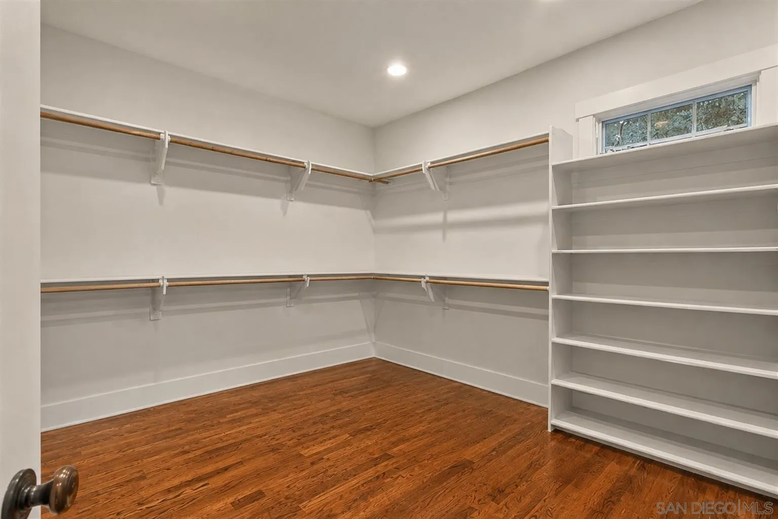 https://cdn.realtyfeed.com/cdn/127/260014850/6eeaafe4188a870aa994eec0c08b9953.webp