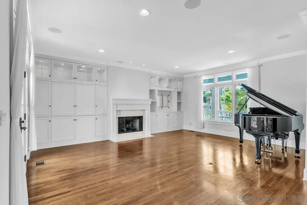 https://cdn.realtyfeed.com/cdn/127/260014850/e0e7200c8d0b9f9fd5baf12e54e1cfae.webp