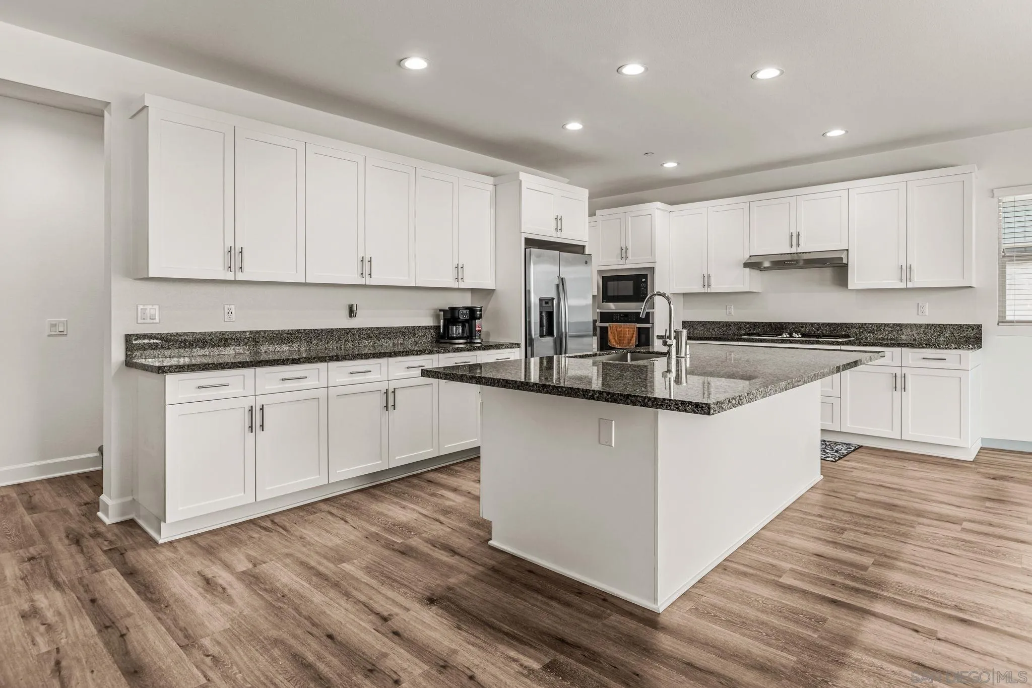 https://cdn.realtyfeed.com/cdn/127/260014852/4d2afcdcf59e9a6aa20141ee20b1ae04.webp