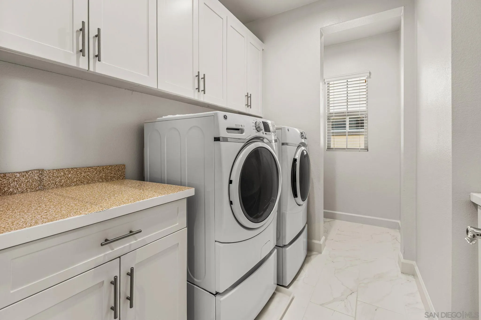 https://cdn.realtyfeed.com/cdn/127/260014852/9dc0228a234b6c4122a262f1c394c424.webp