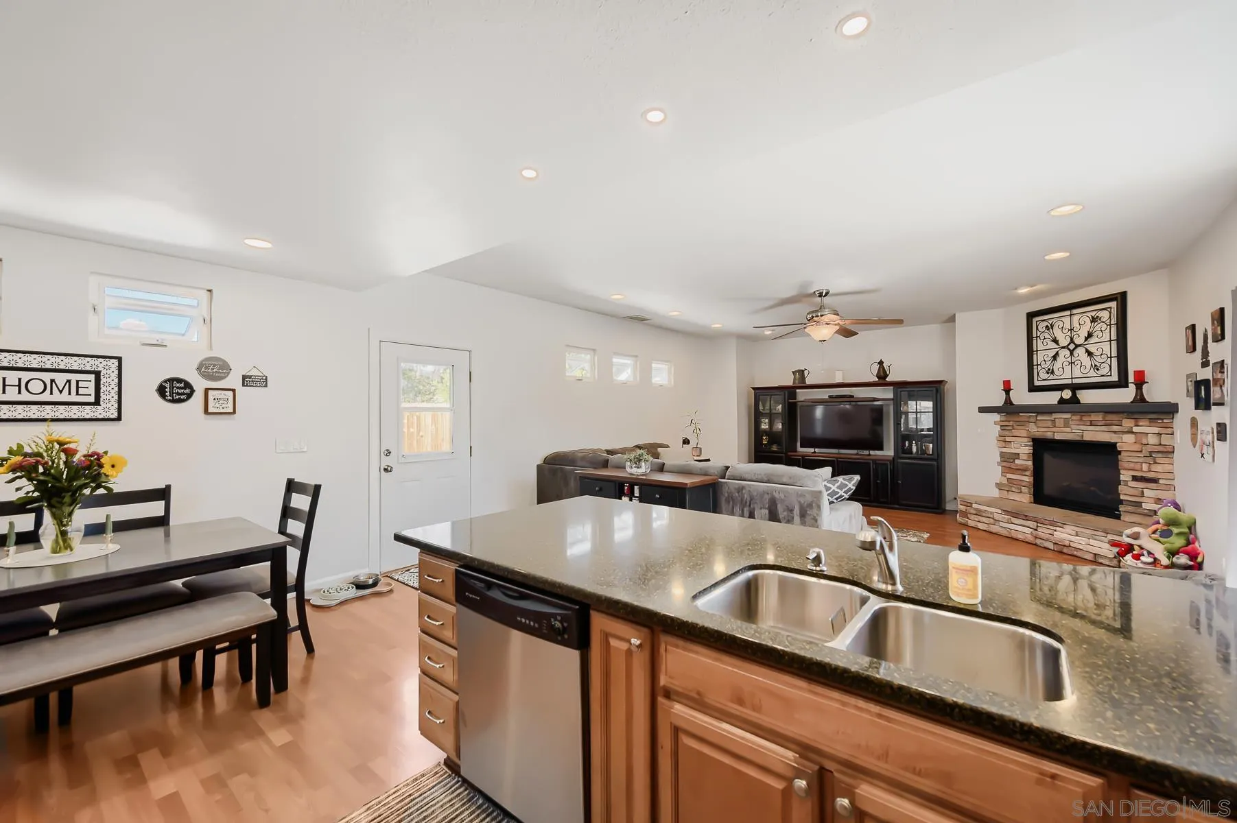 https://cdn.realtyfeed.com/cdn/127/260014854/257305992572e65bf0ba7b6f30302ea7.webp