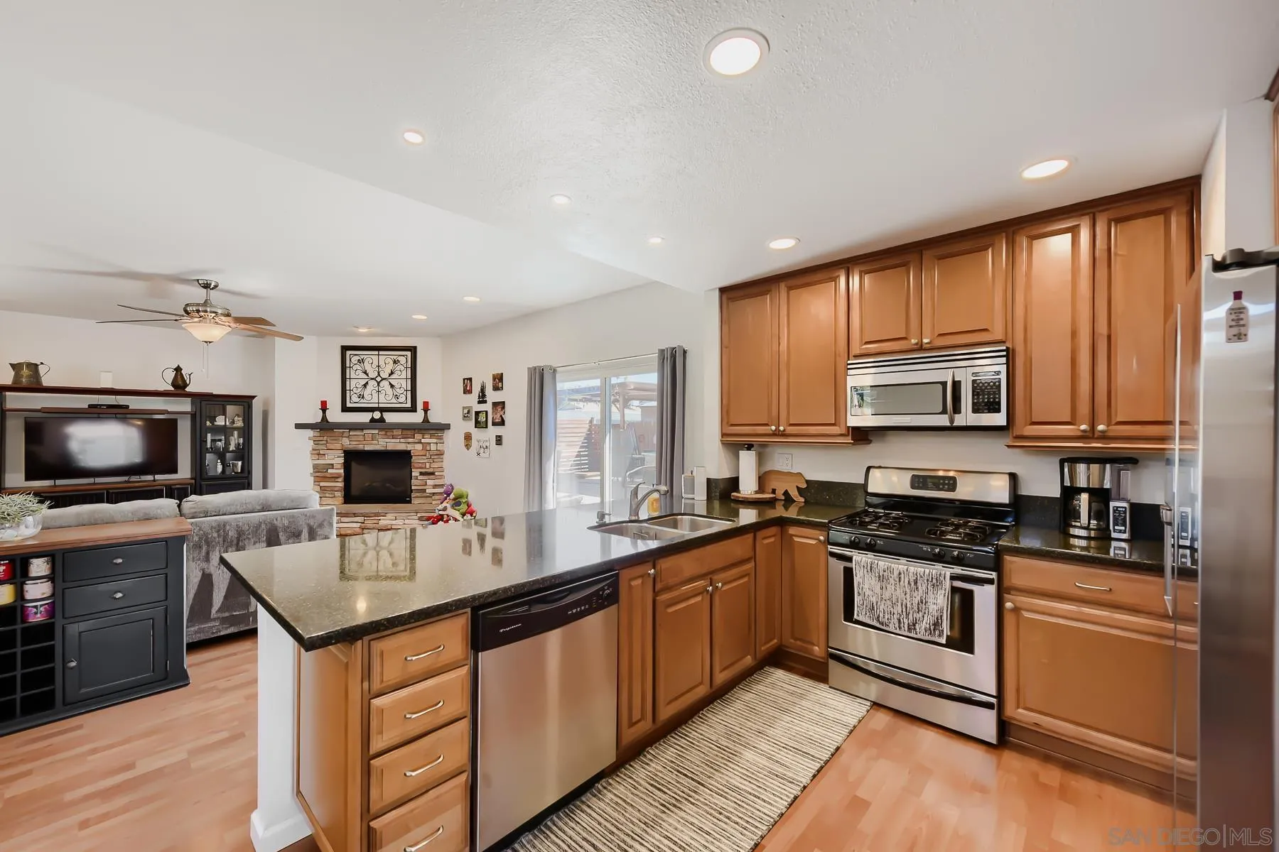 https://cdn.realtyfeed.com/cdn/127/260014854/eecb05d076679414d5675d768861c6ef.webp