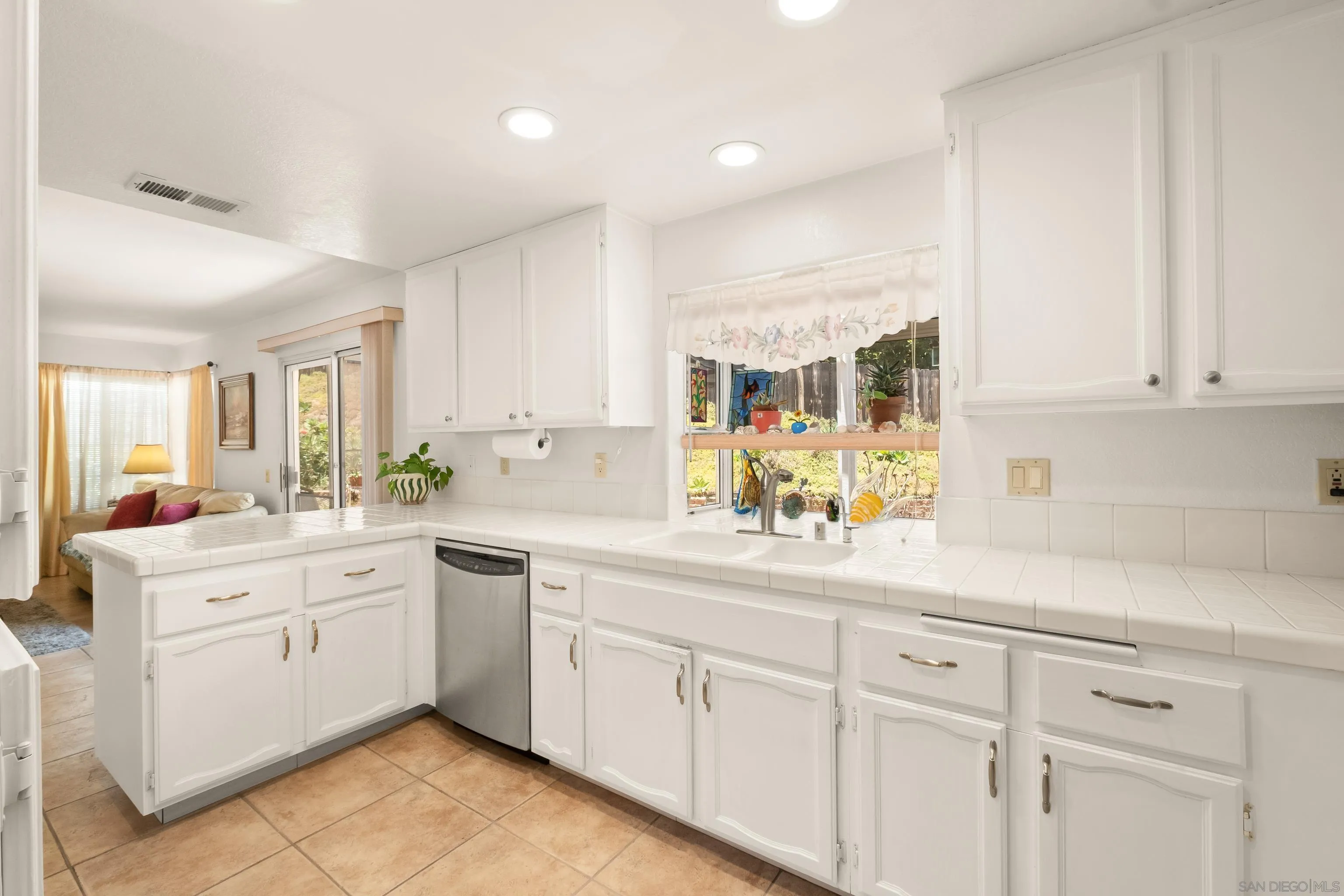 https://cdn.realtyfeed.com/cdn/127/260014855/5605fceb3a7146c3658a7b7b1965861d.webp
